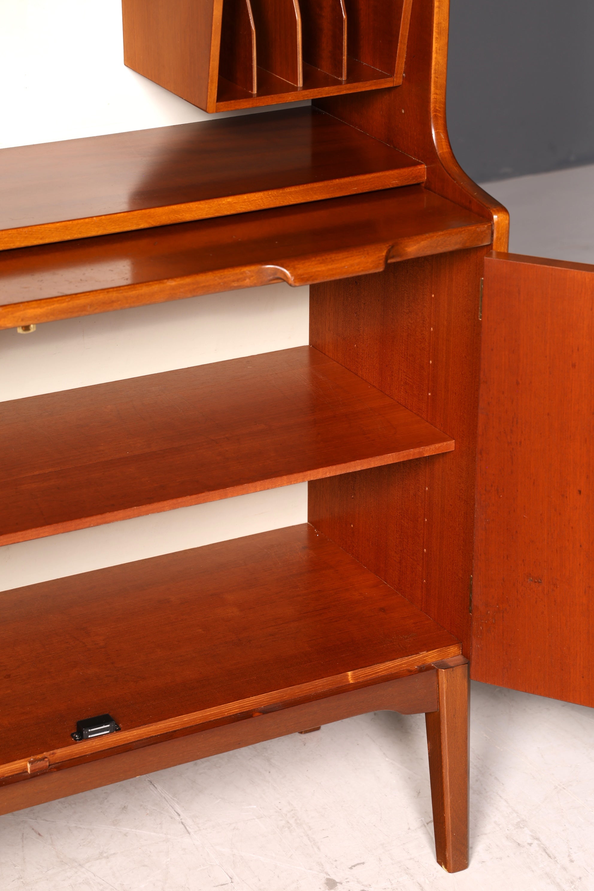 Wunderschöner Mid Century Schrank Bücherregal Danish Design Hugo Troeds Vintage Sekretär Highboard Holz Regal