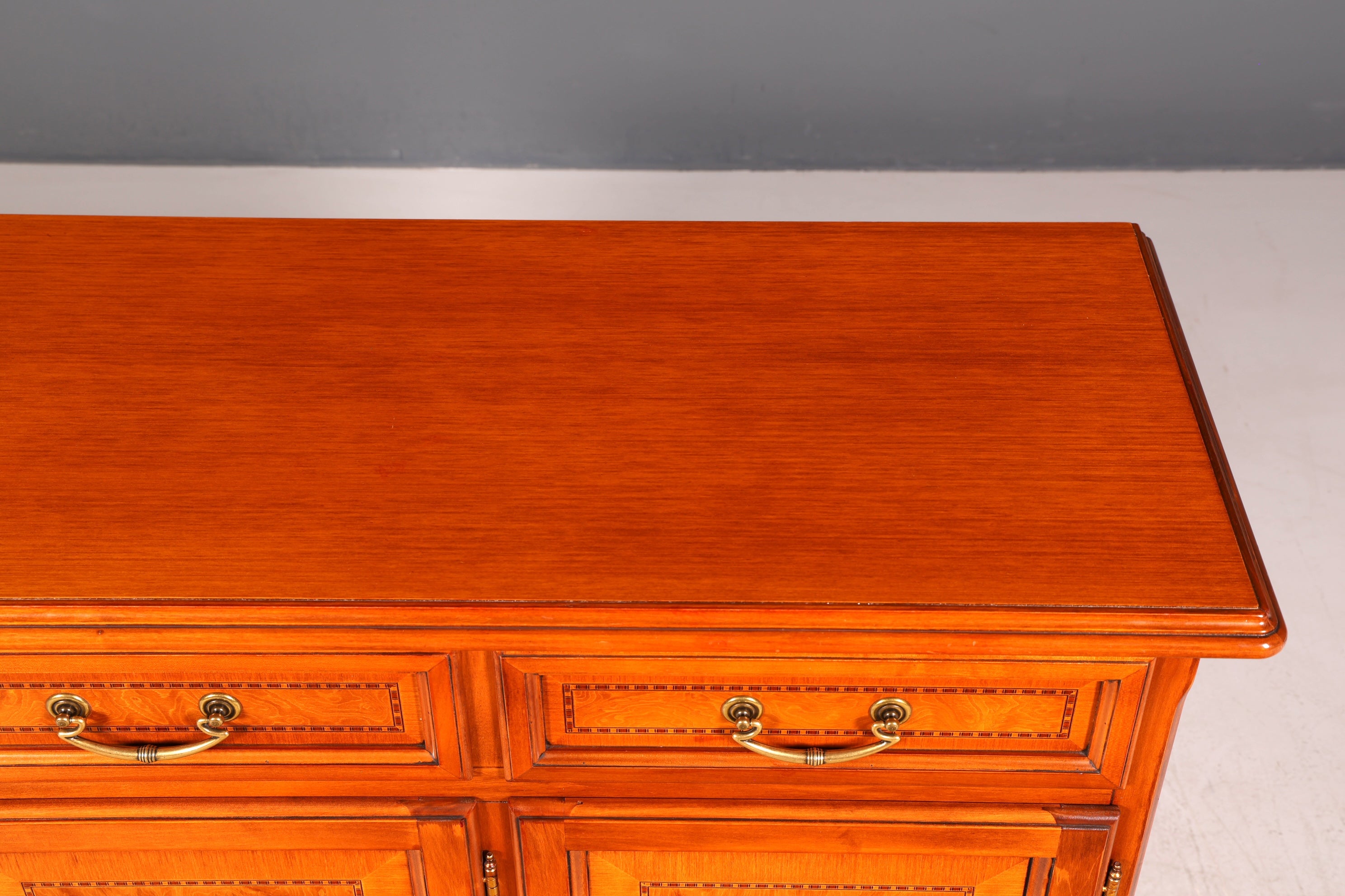 G441 Finish Wunderschönes Englisches Sideboard Eibe Schrank Antik Stil Buffetschrank Kommode (Kopie)