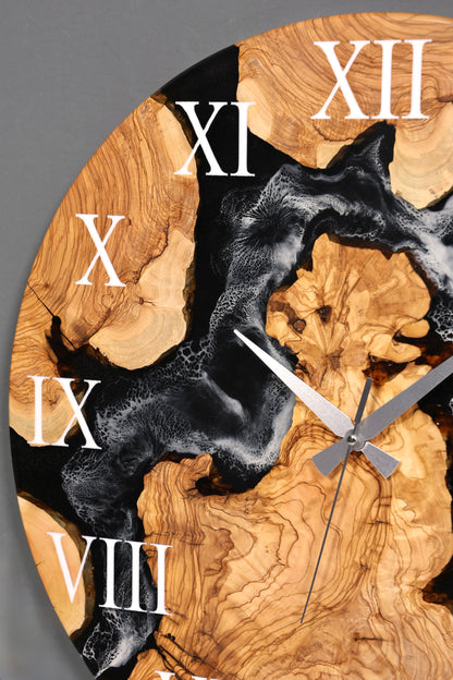 Belle horloge murale artisanale en résine époxy, motif olivier, horloge analogique en époxy noir