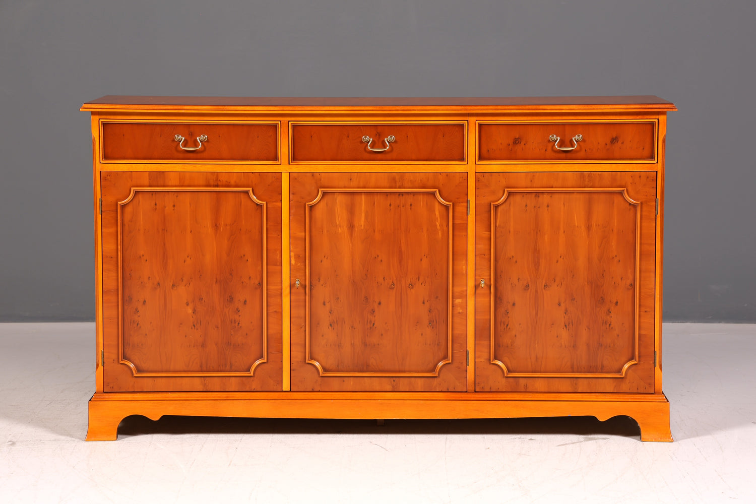 Wunderschönes Englisches Sideboard Buffetschrank 60s Kommode Anrichte Schrank Echt Holz Highboard Vintage
