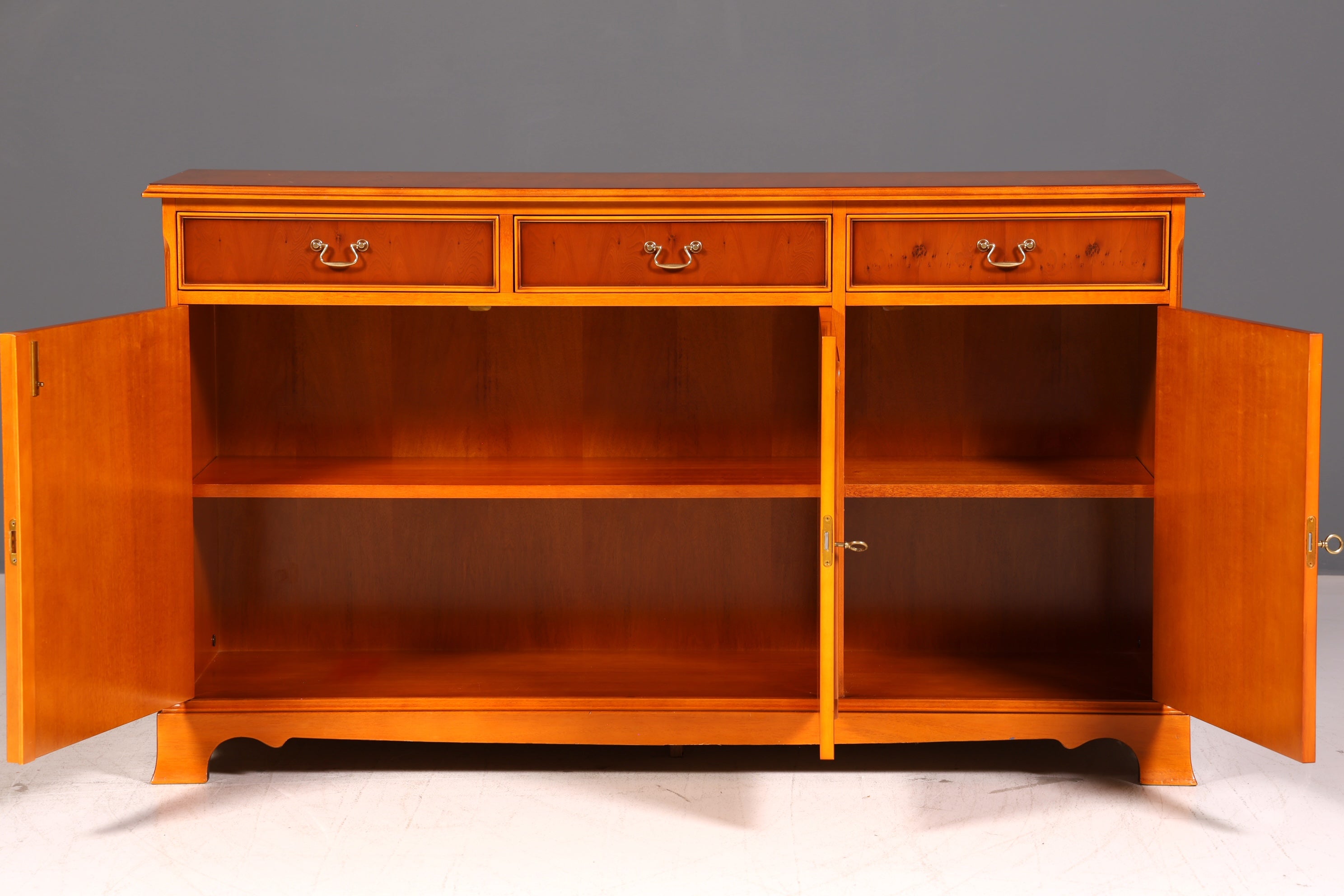 Wunderschönes Englisches Sideboard Buffetschrank 60s Kommode Anrichte Schrank Echt Holz Highboard Vintage
