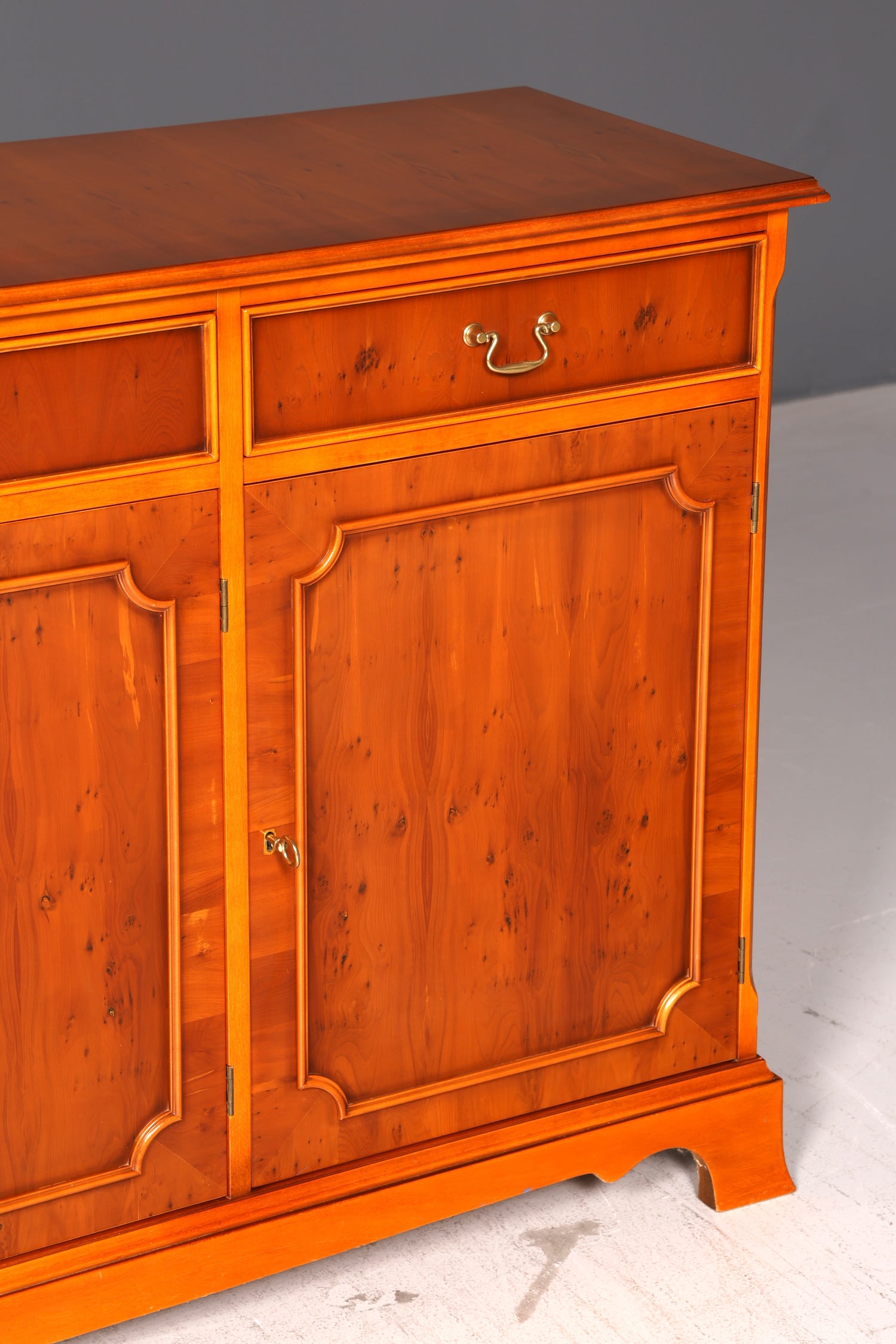 Wunderschönes Englisches Sideboard Buffetschrank 60s Kommode Anrichte Schrank Echt Holz Highboard Vintage
