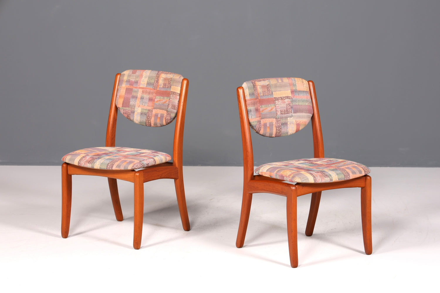 Chaise simple de style Mid-Century, chaise de salle à manger rétro, chaise de cuisine design danois, chaise de secrétaire en teck, 2 sur 2