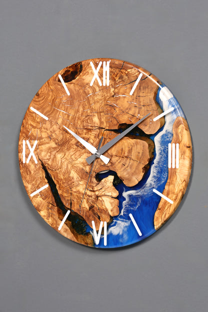 Magnifique horloge murale artisanale en résine époxy, horloge olivier, horloge analogique Waves en résine époxy