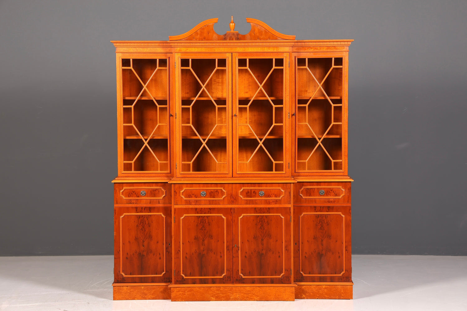 Wunderschöne Englische Vitrine Bücherschrank Buffet 60s Glasvitrine Bibliothek Regal Schrank Vintage