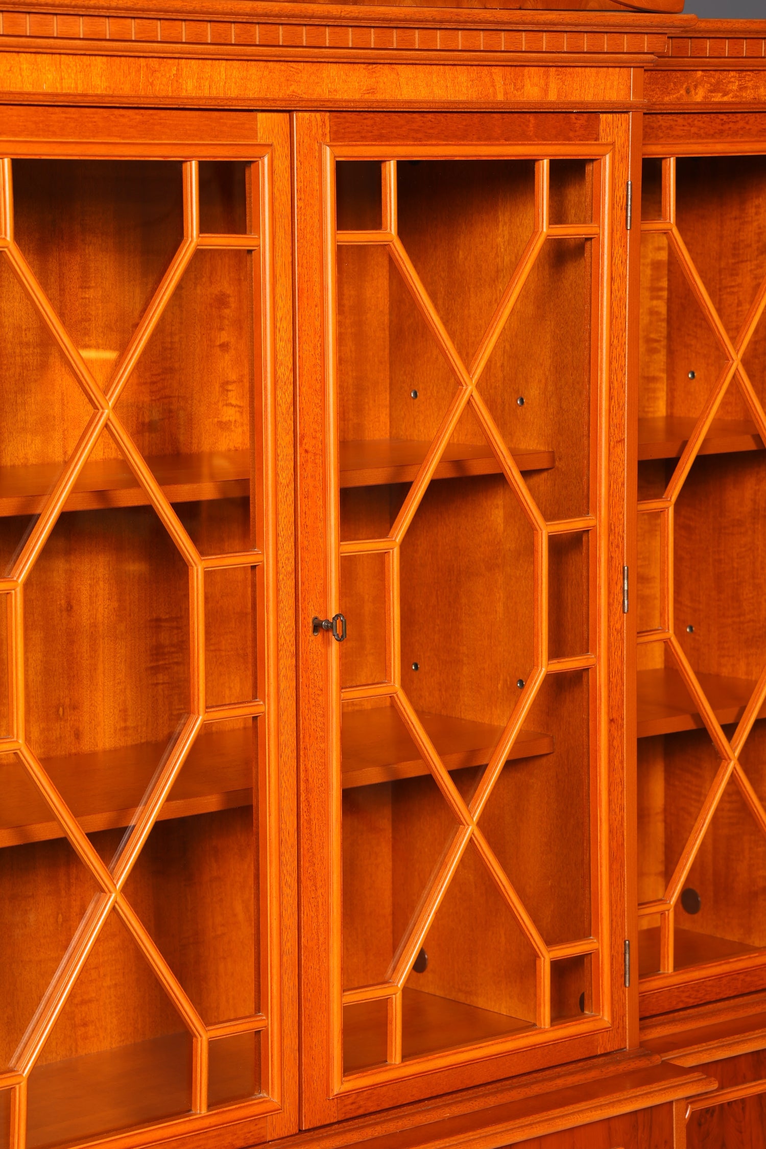 Wunderschöne Englische Vitrine Bücherschrank Buffet 60s Glasvitrine Bibliothek Regal Schrank Vintage