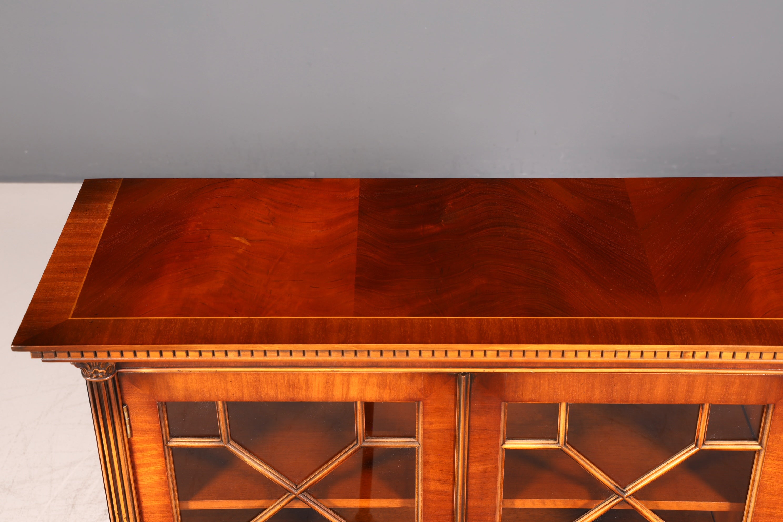 Wunderschönes Englisches Sideboard Mahagoni Echt Holz Vitrine Antik Regal Schrank Glasvitrine Kommode Vintage