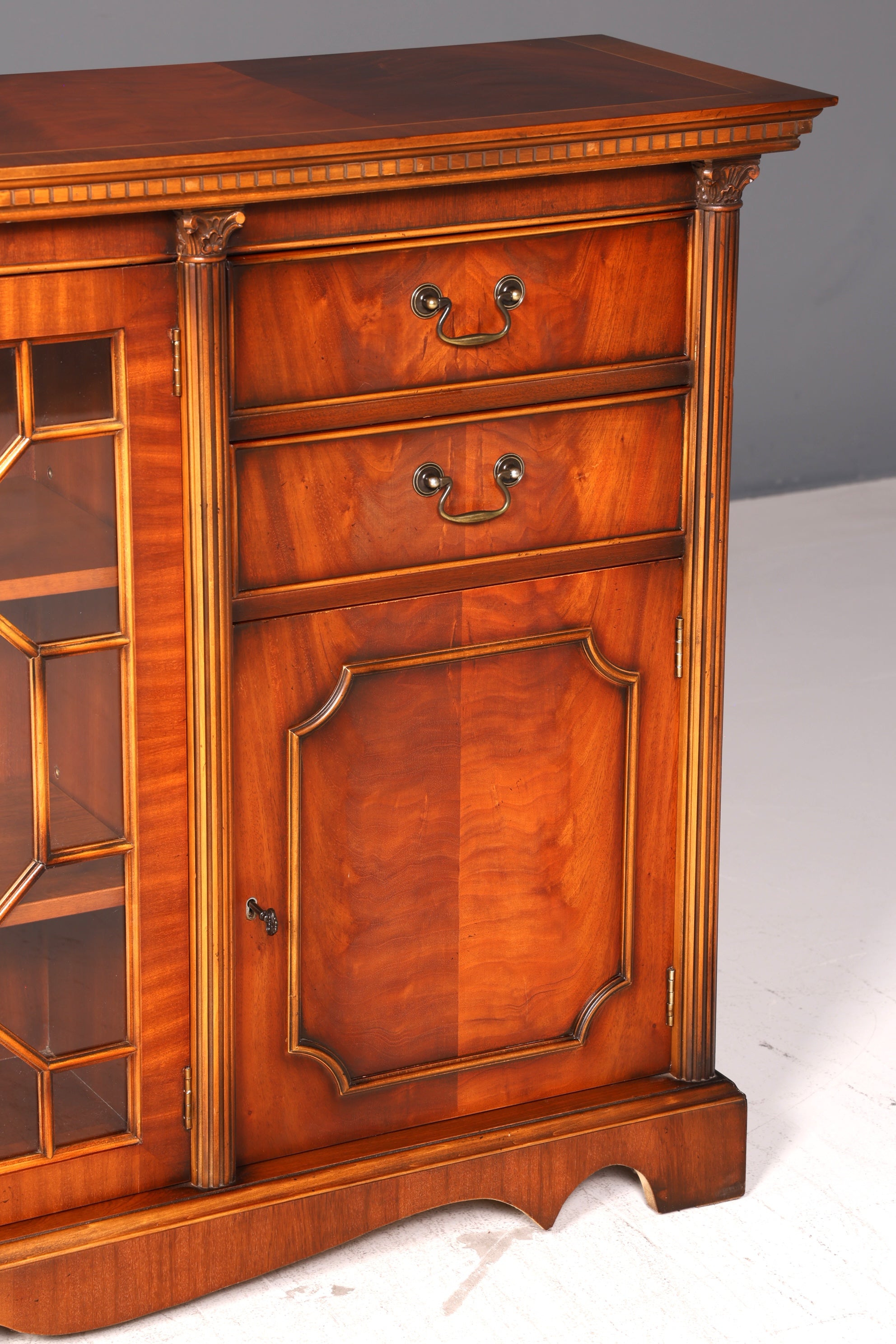 Wunderschönes Englisches Sideboard Mahagoni Echt Holz Vitrine Antik Regal Schrank Glasvitrine Kommode Vintage