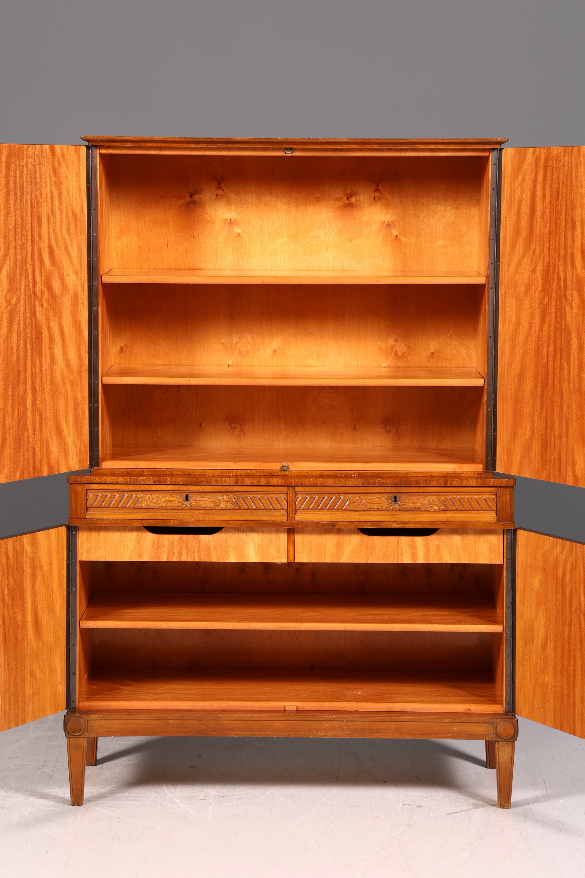 Wunderschöner Schrank im Gustavianischen Stil Vintage Kommode Highboard Regal Echt Holz Wäscheschrank Schlafzimmer