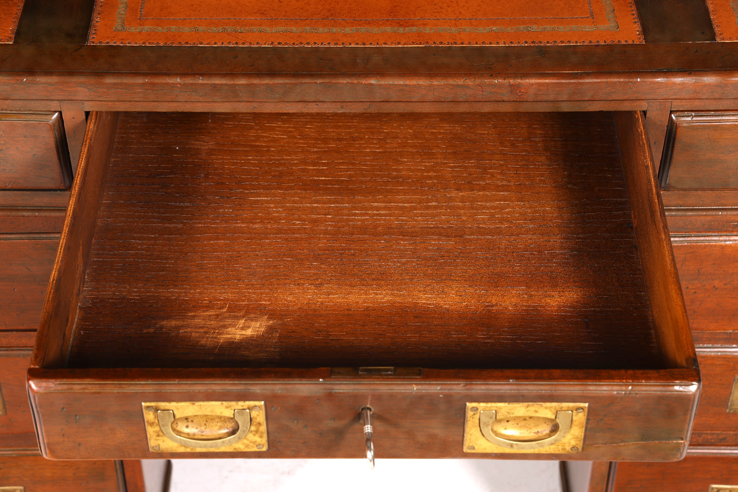 Bureau maritime onirique, bureau militaire anglais, table de bureau avec plateau en cuir véritable