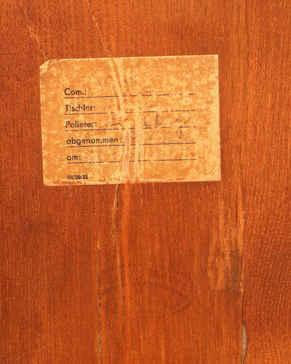 Hauptstadt Möblerei H920 Finish Etikett mit handschriftlichen Vermerken auf beigem Papier