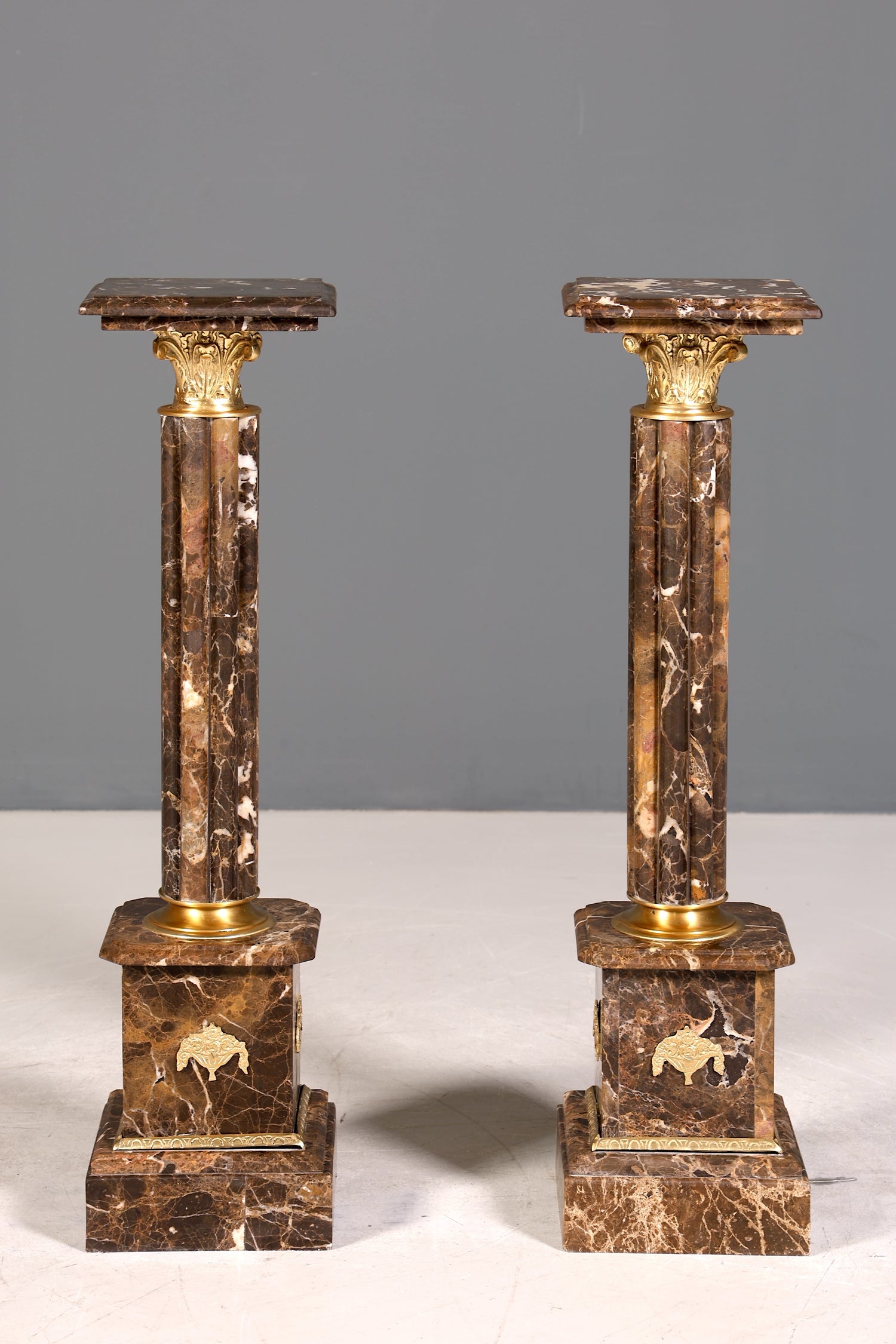 Edle Barock Stil Säule Louis XV Marmor Blumensäule Naturstein Sockel Ablage