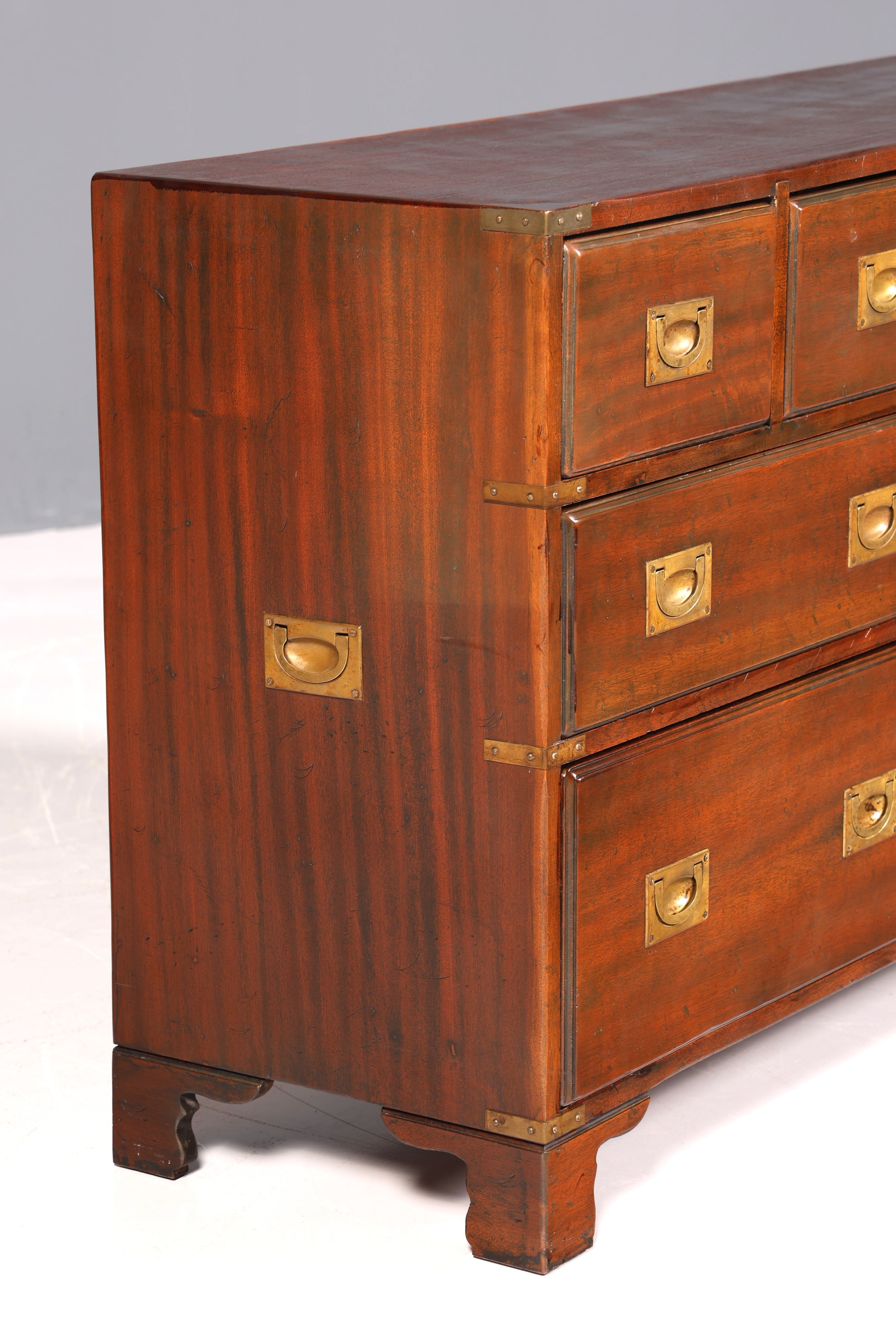 Buffet maritime onirique, coffre de navire anglais, meuble ancien anglais, coffre militaire