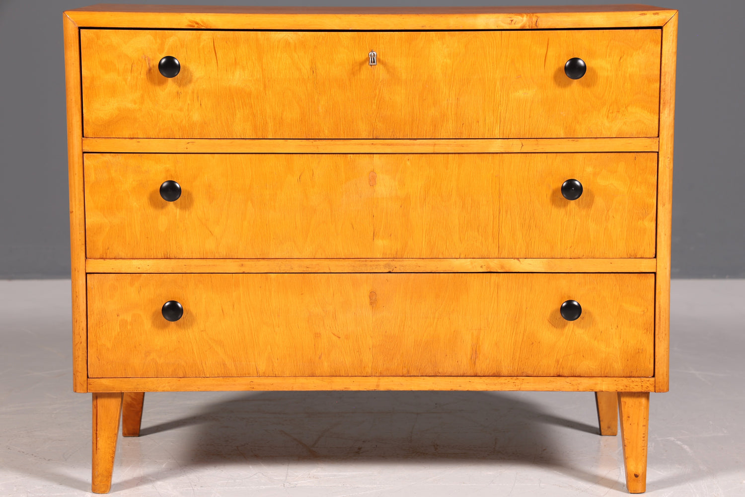 Magnifique commode vintage des années 60, idéale pour une entrée ou un salon.