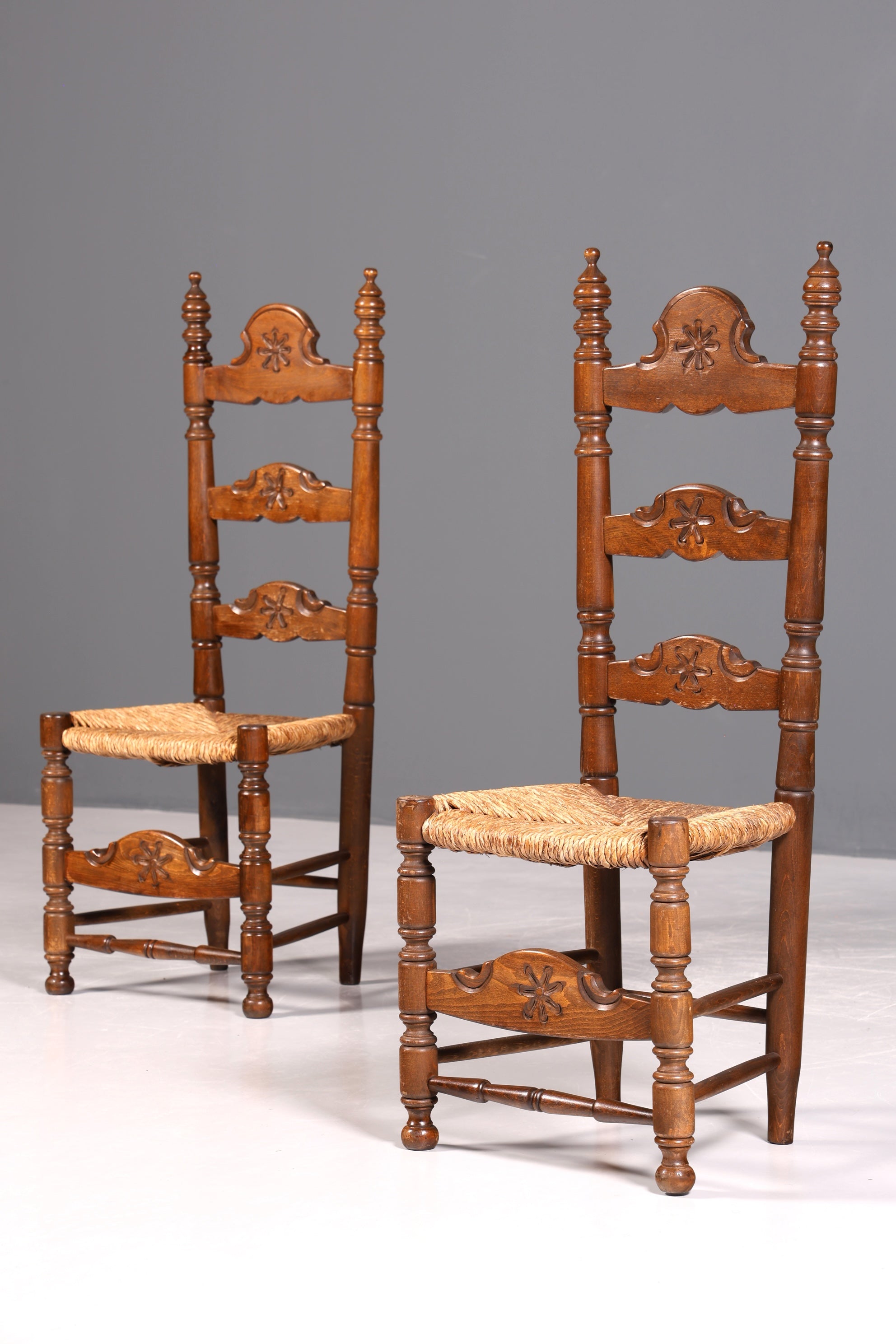 Ensemble de 2 magnifiques chaises espagnoles en rotin rustique, chaises de cuisine