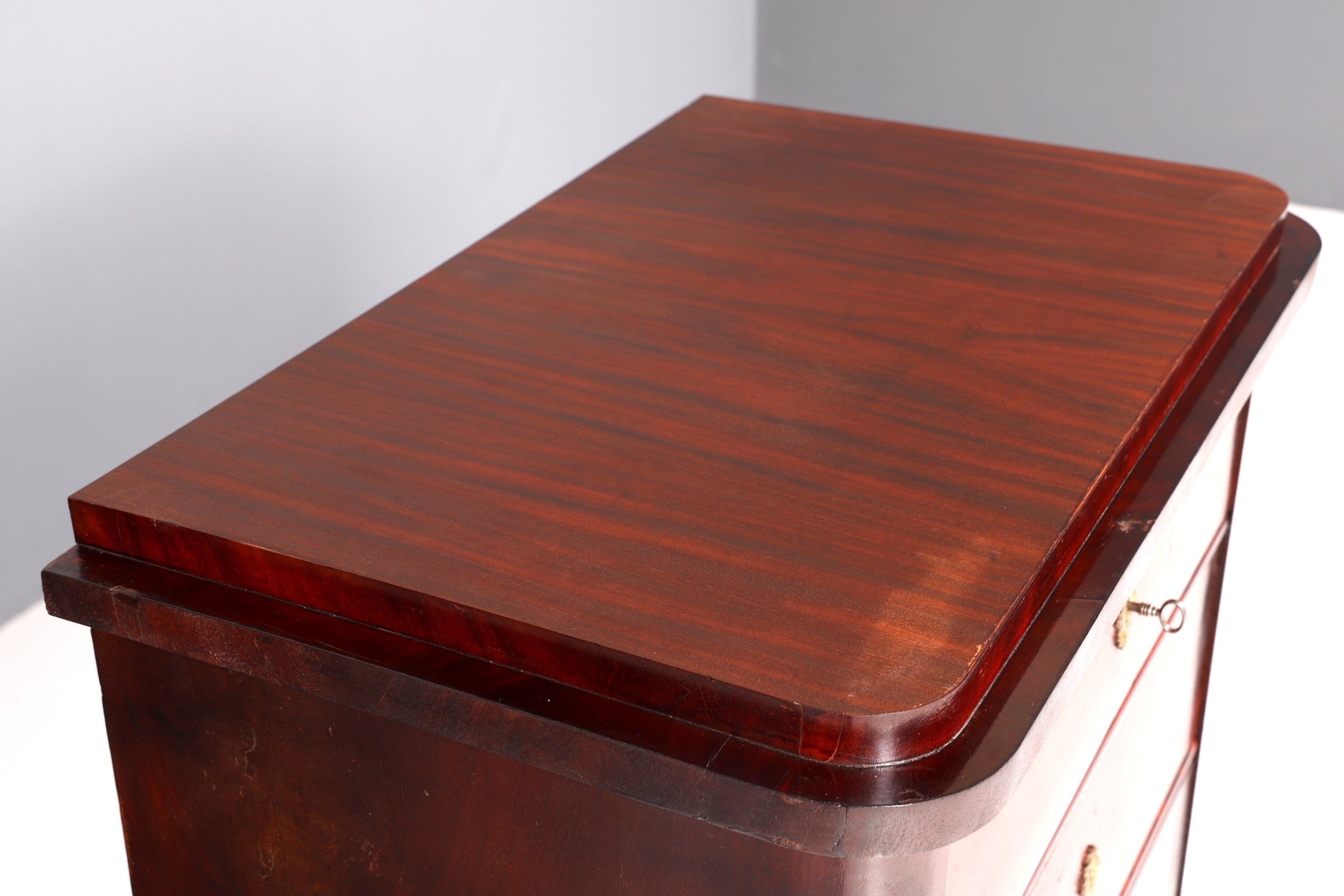 Beau chiffonnier Louis Philippe vers 1880, cabinet vertiko Gründerzeit (fin XIXème siècle), Semainier