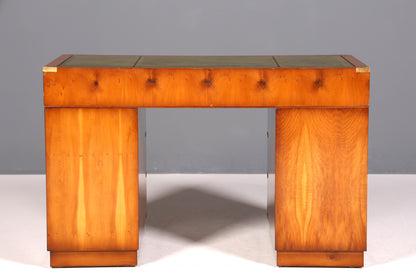 Bureau élégant de style maritime, inspiré des bureaux militaires anglais, avec plateau en cuir véritable.