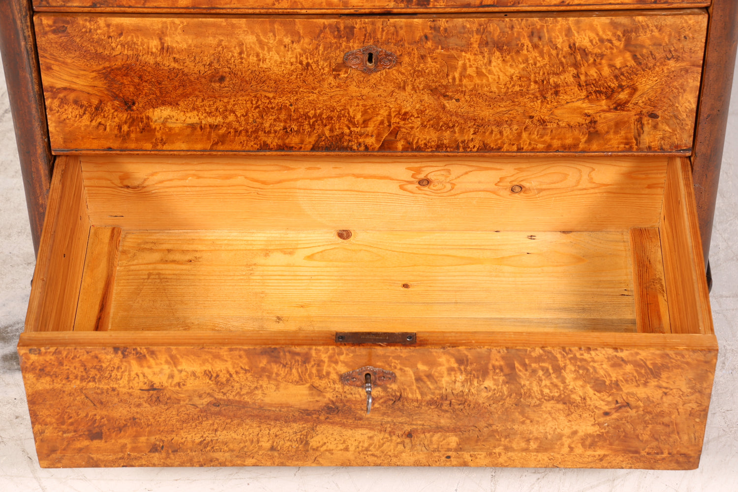 Stilvolle Louis Philippe Kommode Nussbaum Gründerzeit Schubladenkommode um 1890