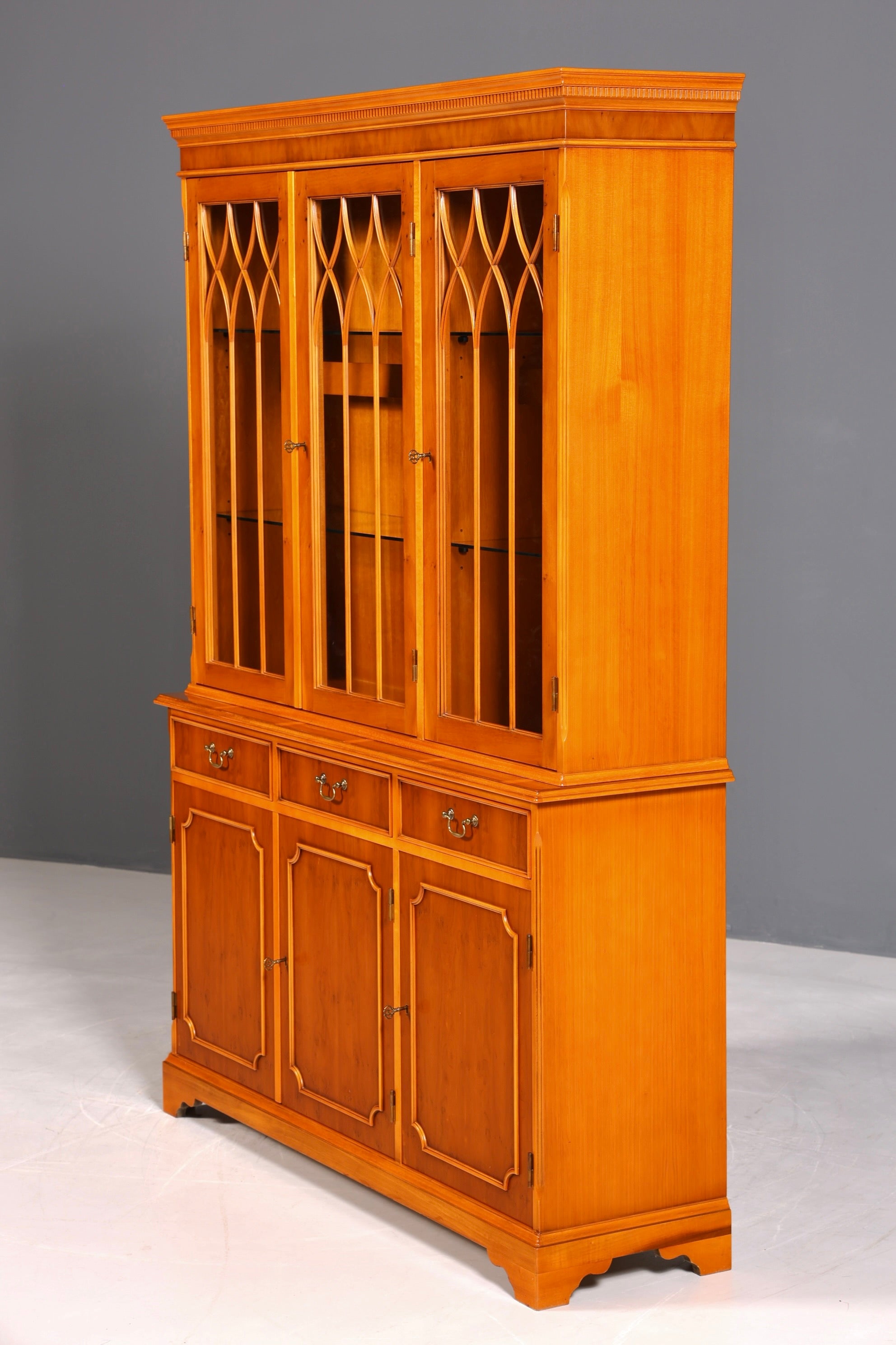 F946 Finish Wunderschöne Englische Vitrine Bücherschrank Buffet Antik Stil Englisch Eibe Glasvitrine Bibliothek