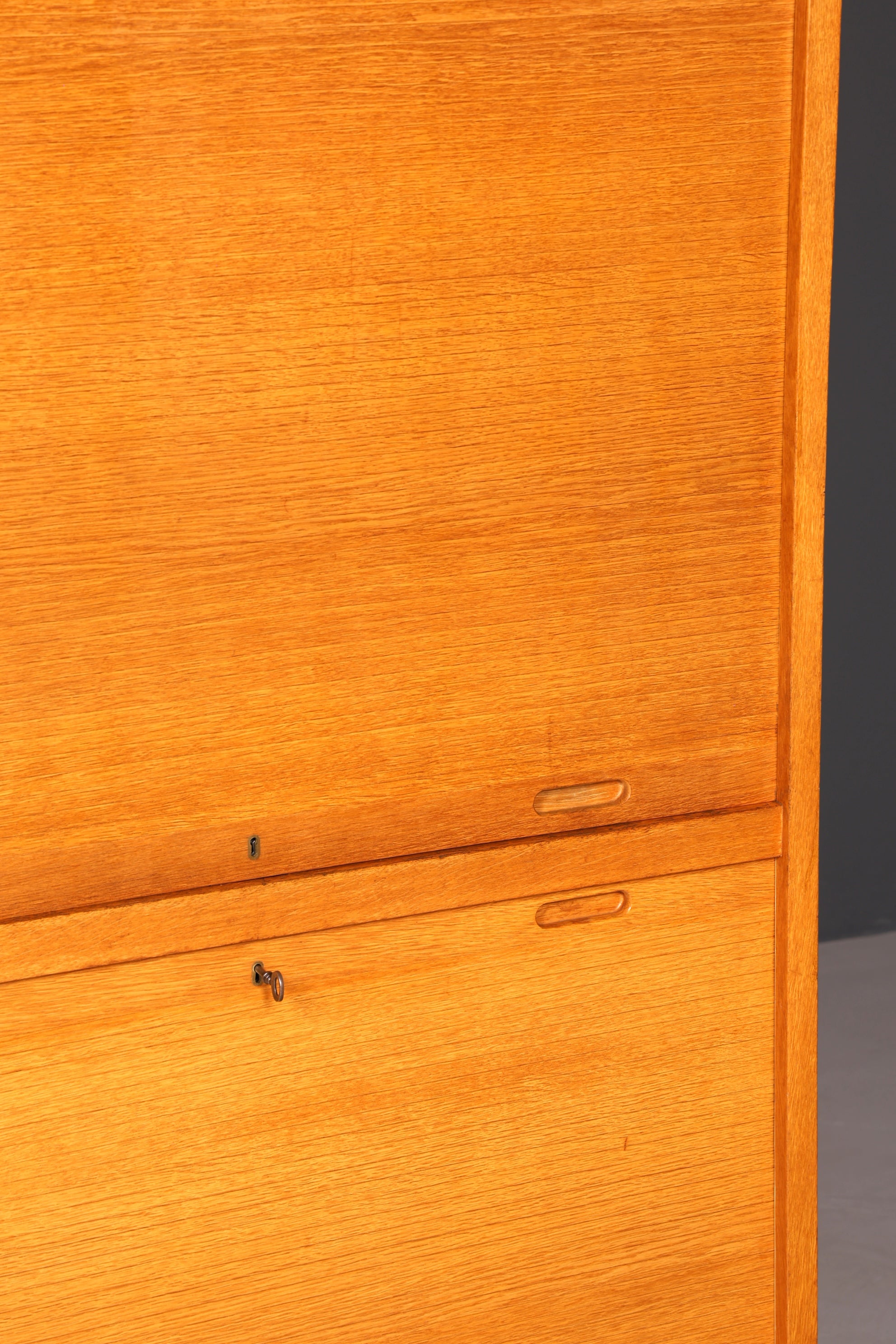 Stilvoller Mid Century Rollladenschrank Bauhaus Apothekerschrank Art Deco Büro Aktenschrank