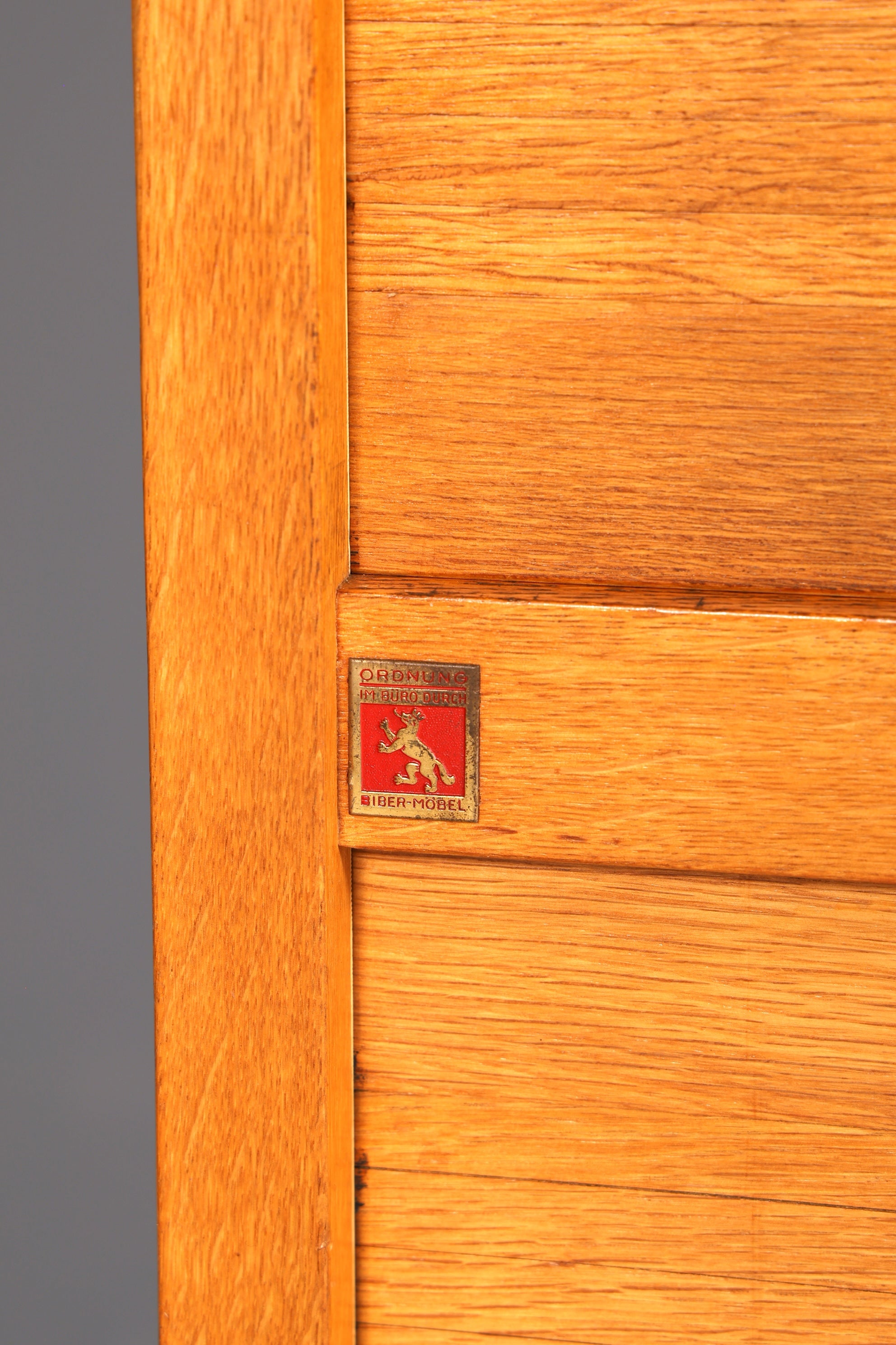 Stilvoller Mid Century Rollladenschrank Bauhaus Apothekerschrank Art Deco Büro Aktenschrank