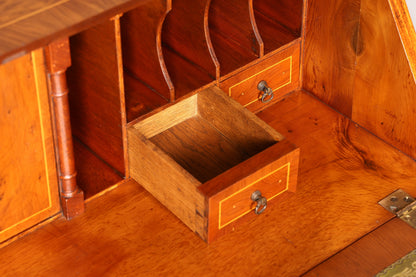 Magnifique Secrétaire Anglais en If Commode Secrétaire Dessus en Cuir Véritable Style Antique Commode UK Bureau Vintage