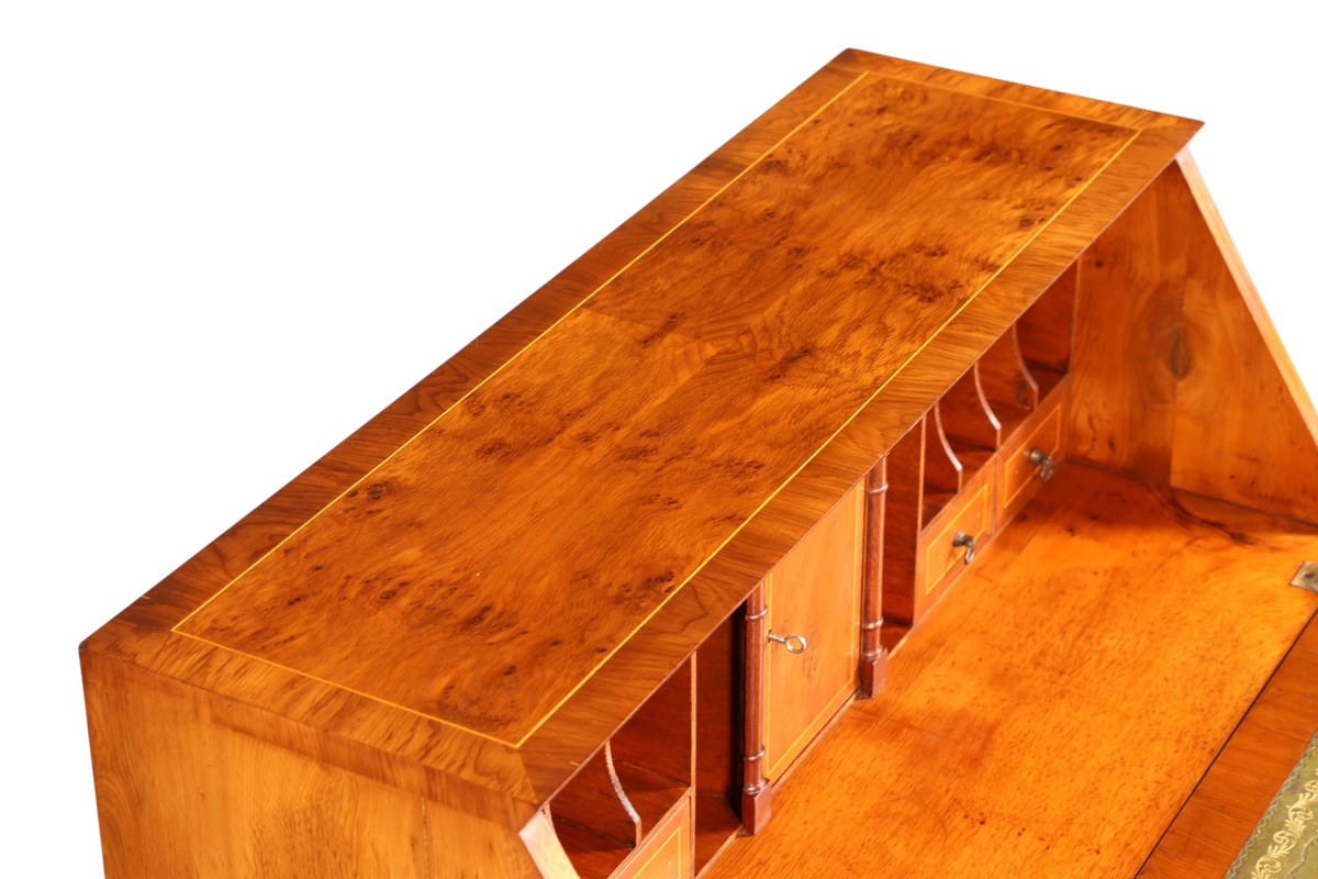 Hauptstadt Möblerei antiker englischer Sekretär aus Eibenholz mit aufwendigen Intarsien und Fächern