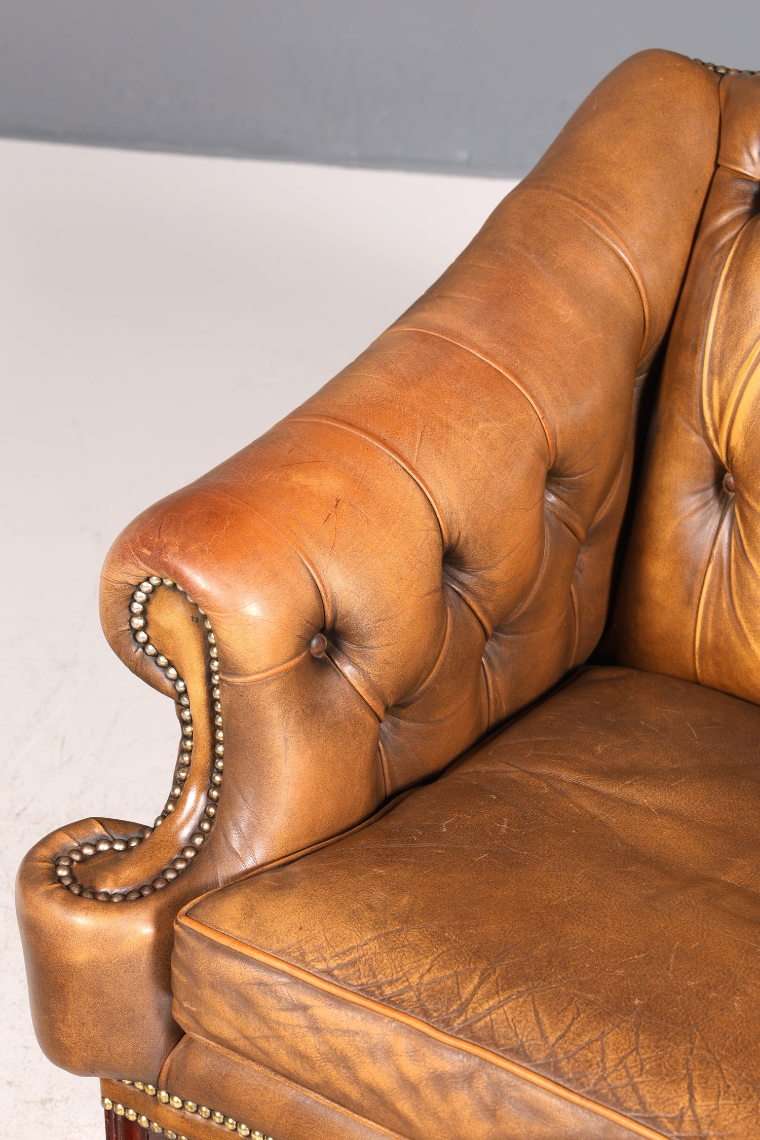 Magnifique et rare fauteuil Chesterfield, fauteuil anglais en cuir, fauteuil de gentleman, 1 sur 2
