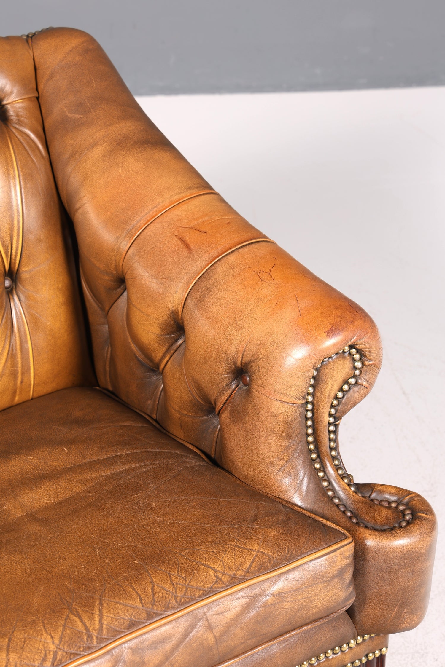 Magnifique et rare fauteuil Chesterfield, fauteuil anglais en cuir, fauteuil de gentleman, 1 sur 2