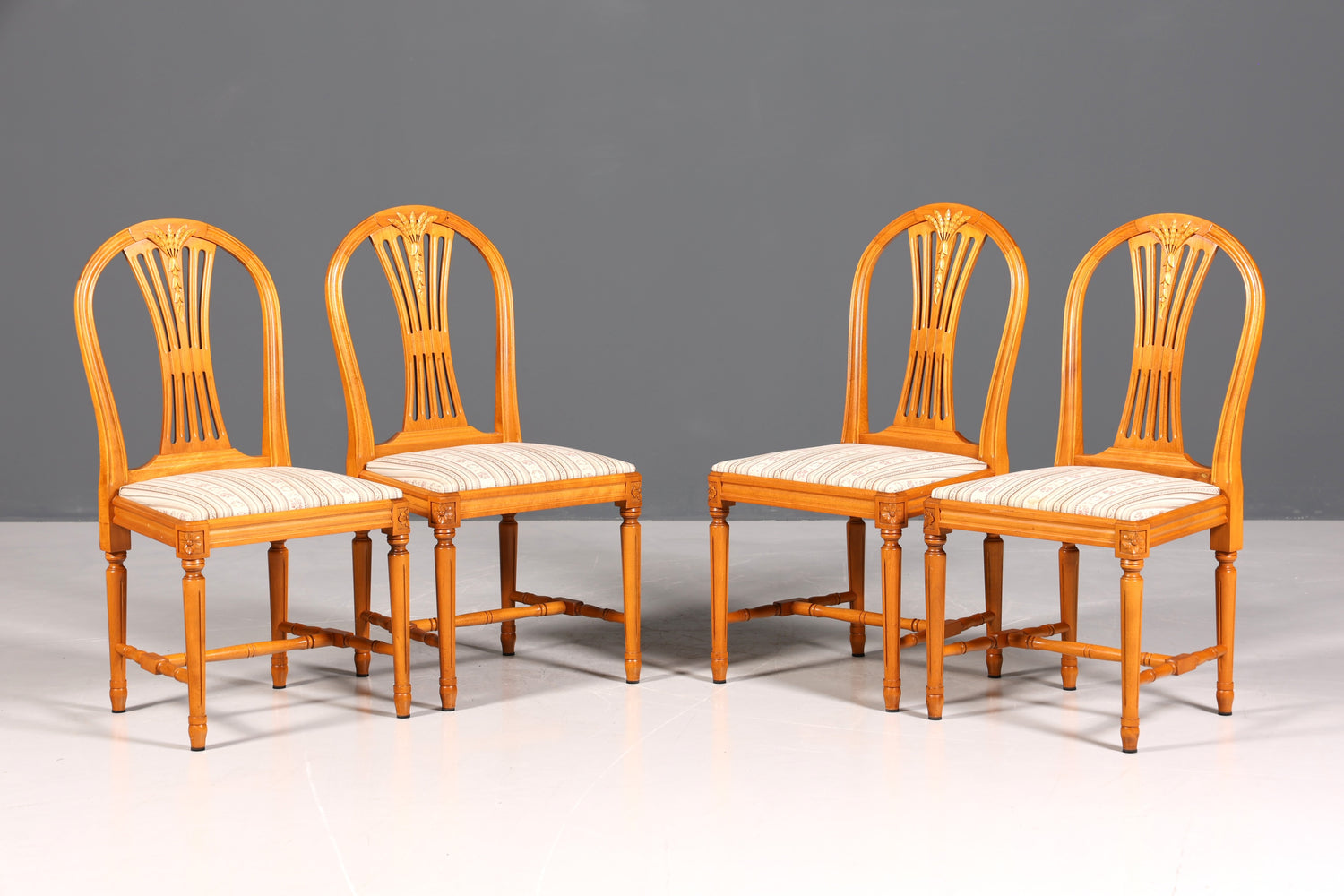 Ensemble de 4 chaises de style gustavien, chaises de cuisine anglaises, chaises de salle à manger de style antique