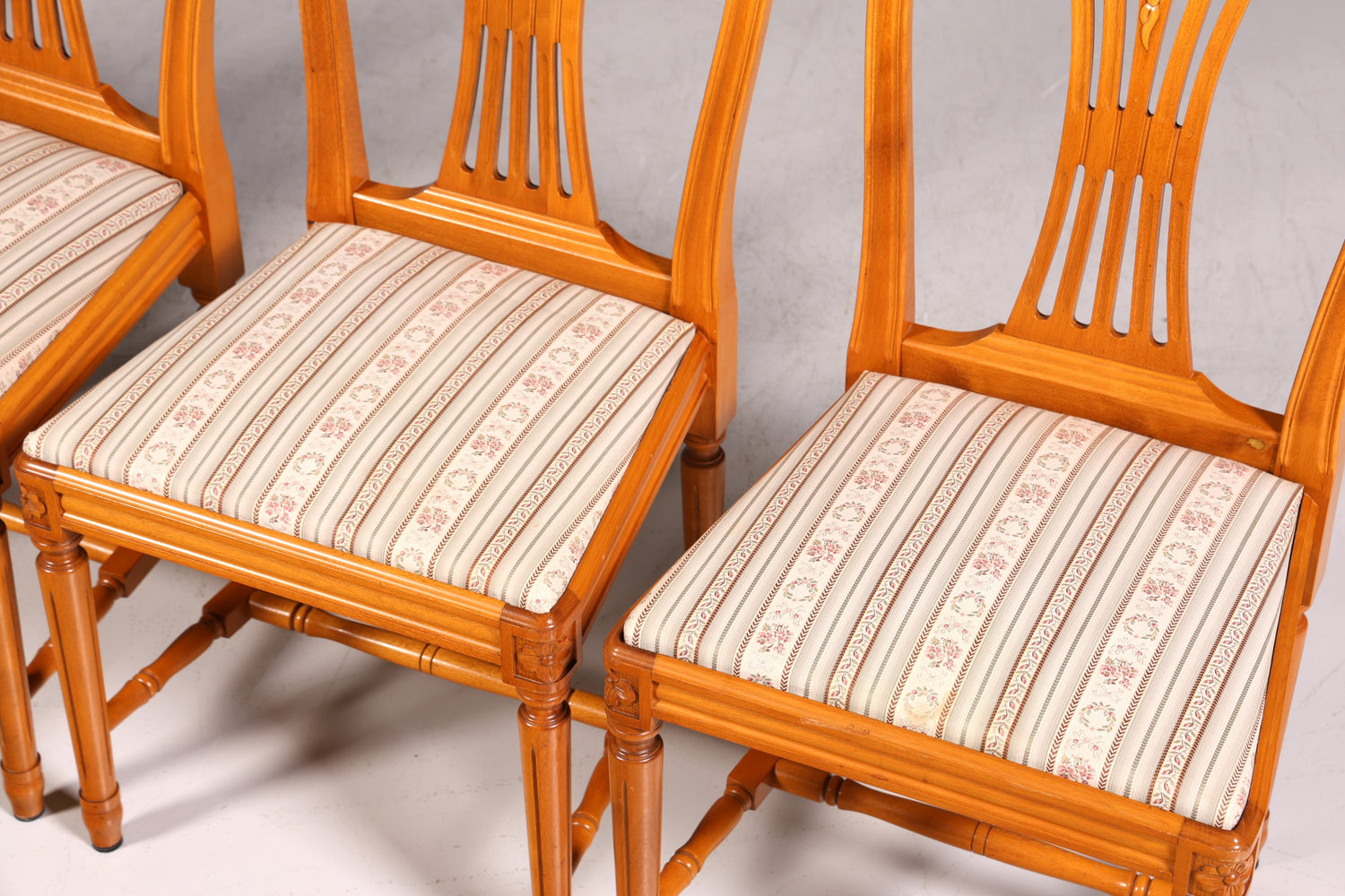 Ensemble de 4 chaises de style gustavien, chaises de cuisine anglaises, chaises de salle à manger de style antique