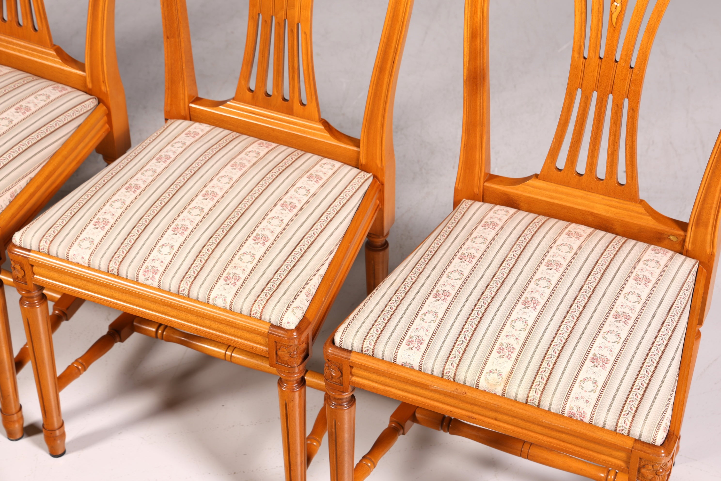 Ensemble de 4 chaises de style gustavien, chaises de cuisine anglaises, chaises de salle à manger de style antique