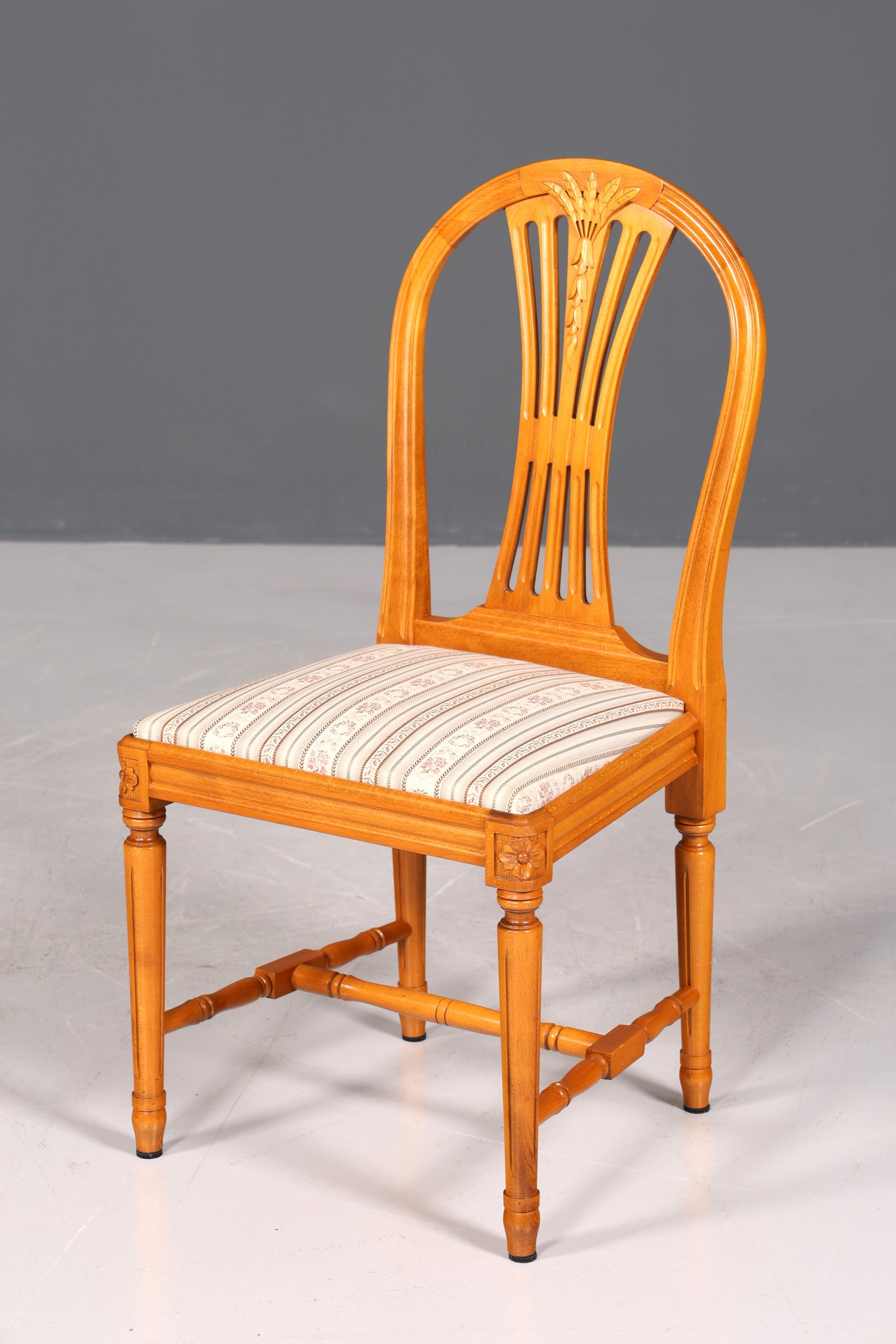 Ensemble de 4 chaises de style gustavien, chaises de cuisine anglaises, chaises de salle à manger de style antique