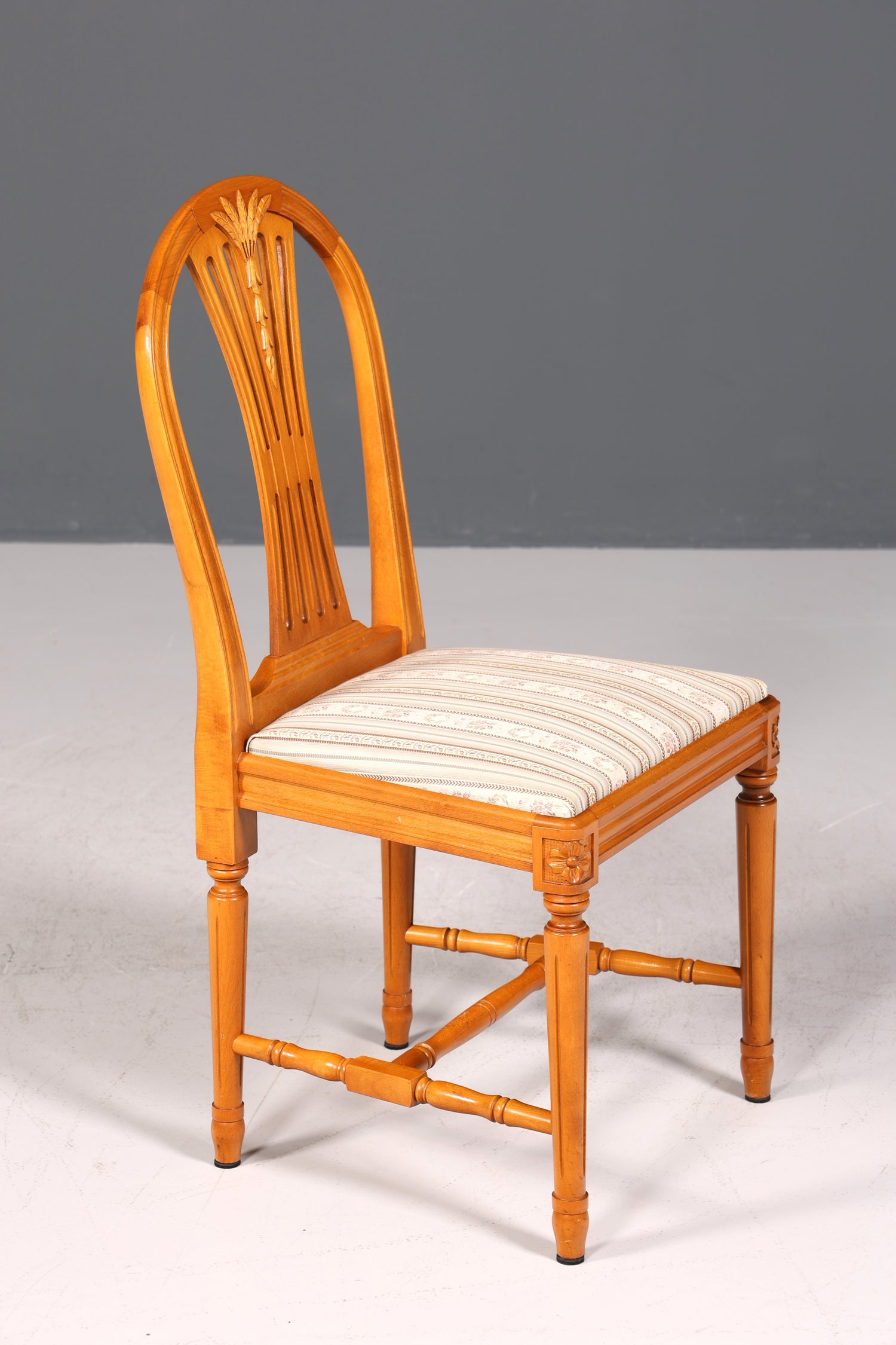 Ensemble de 4 chaises de style gustavien, chaises de cuisine anglaises, chaises de salle à manger de style antique