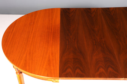 Belle table de cuisine extensible de style gustavien, table de salle à manger en if de style ancien