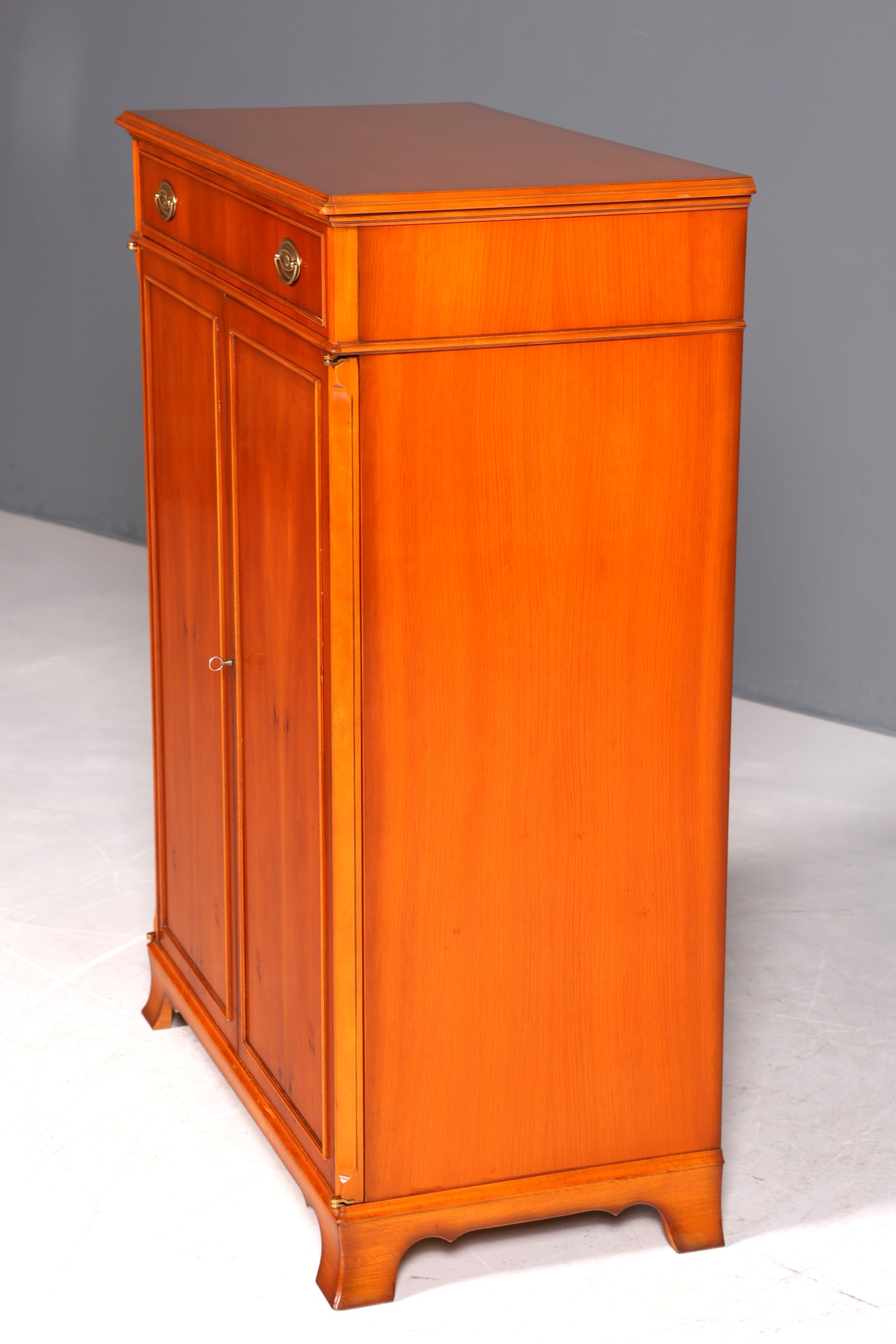 F961 Finish cm Traumhafter Original Heldense Schrank Englische Eibe Sideboard echt Holz Antik 60s