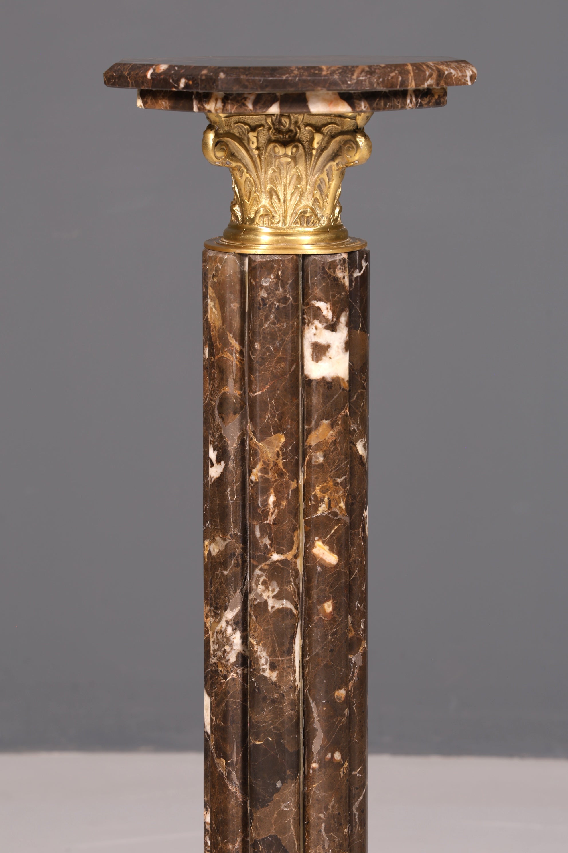 Stilvolle Barock Stil Säule Louis XV Marmor Blumensäule Naturstein Sockel Ablage