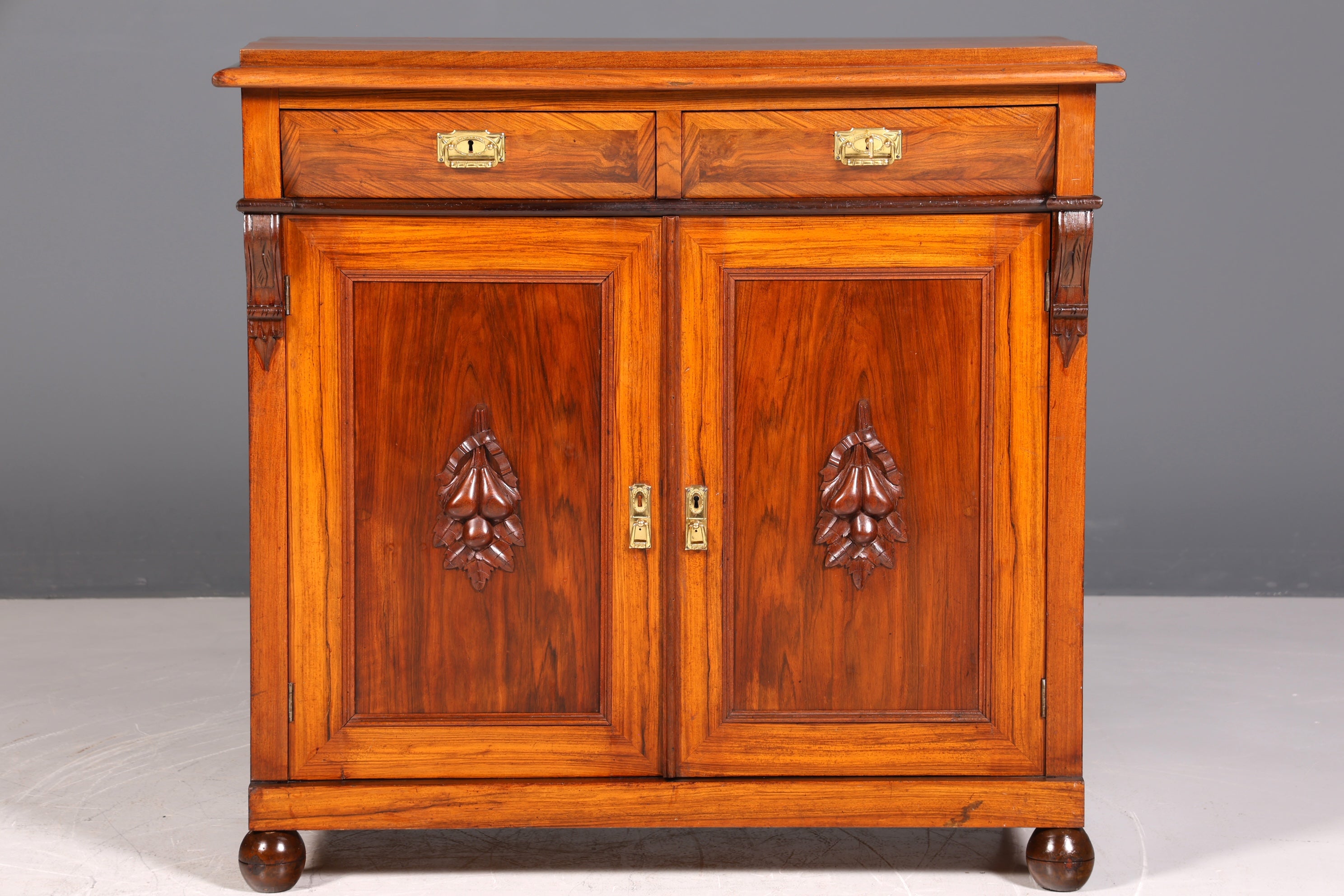 Magnifique cabinet Gründerzeit (fin du XIXe siècle), commode Art nouveau, buffet ancien, coiffeuse
