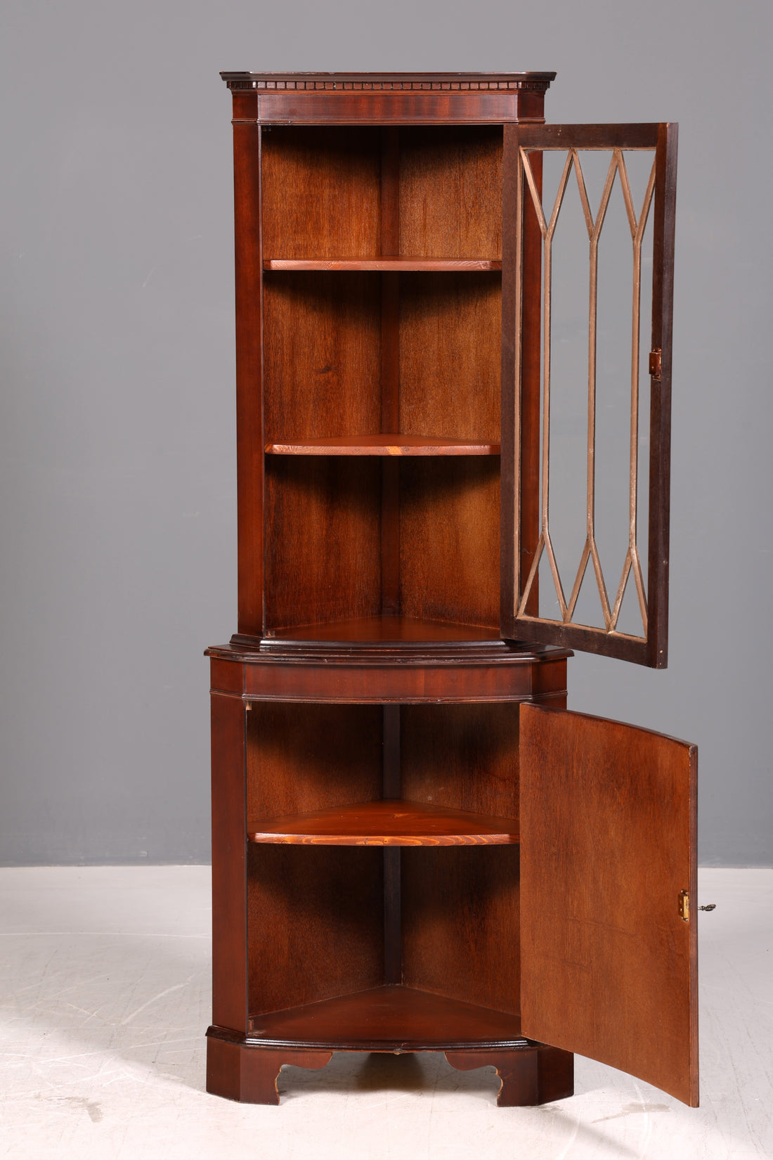Beautiful English Corner Display Cabinet Mahogany 60s Genuine Wood Cabinet Corner Cabinet Glass Display Cabinet Display Cabinet Vintage