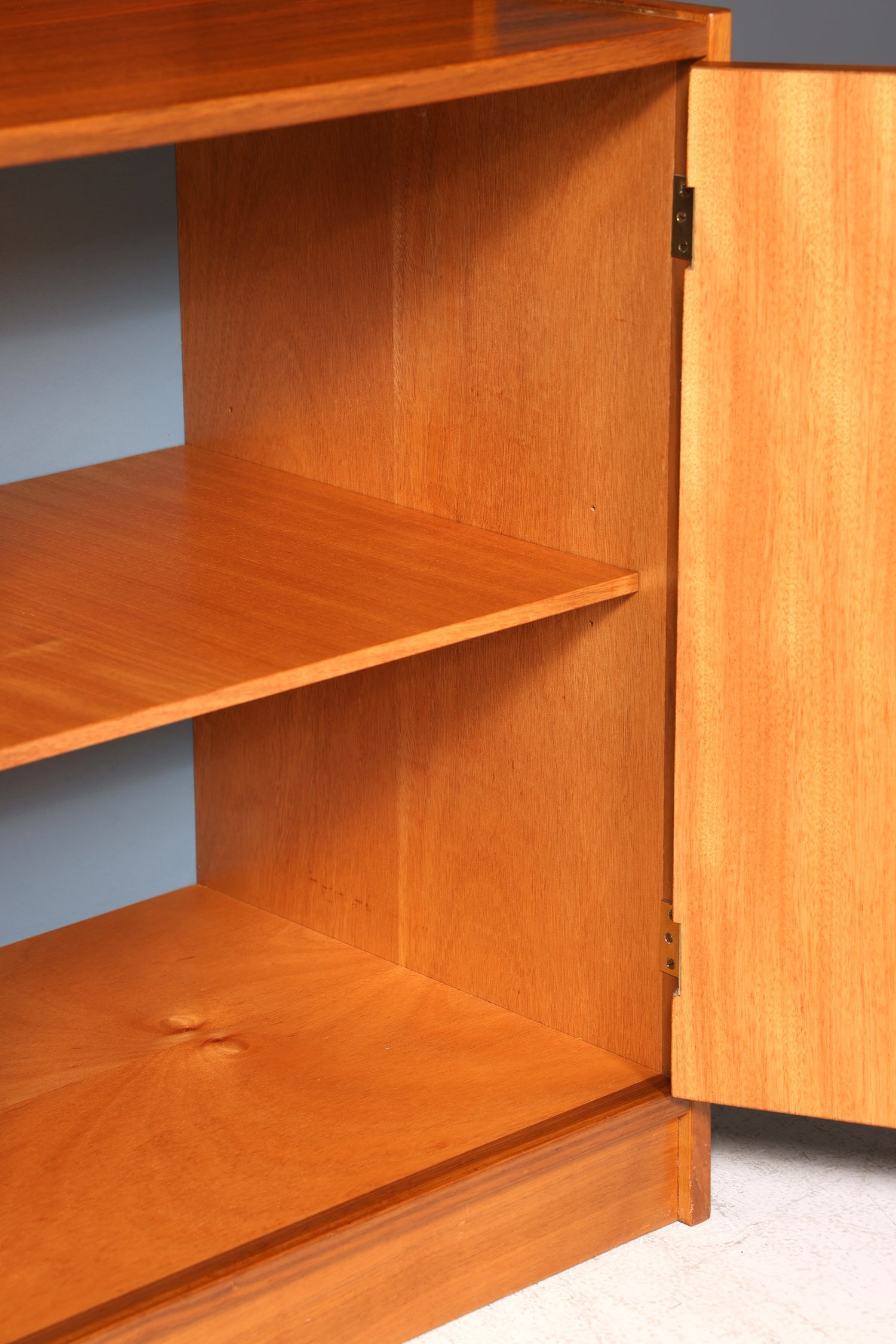 Magnifique étagère de style mid-century, buffet vintage, bibliothèque, commode en bois