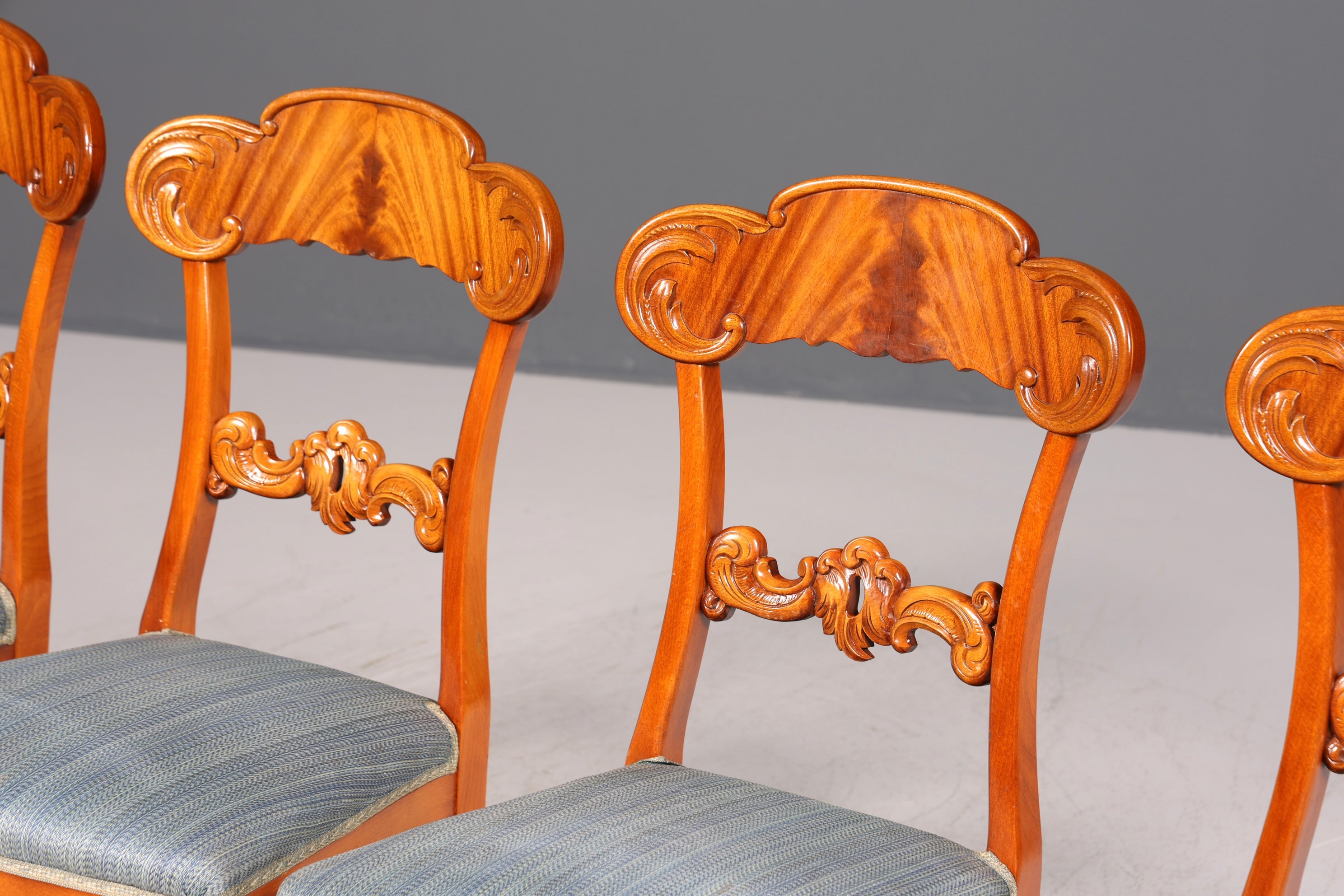 Ensemble de 4 chaises anciennes de style Biedermeier, style Louis Philippe, pour cuisine ou salle à manger.
