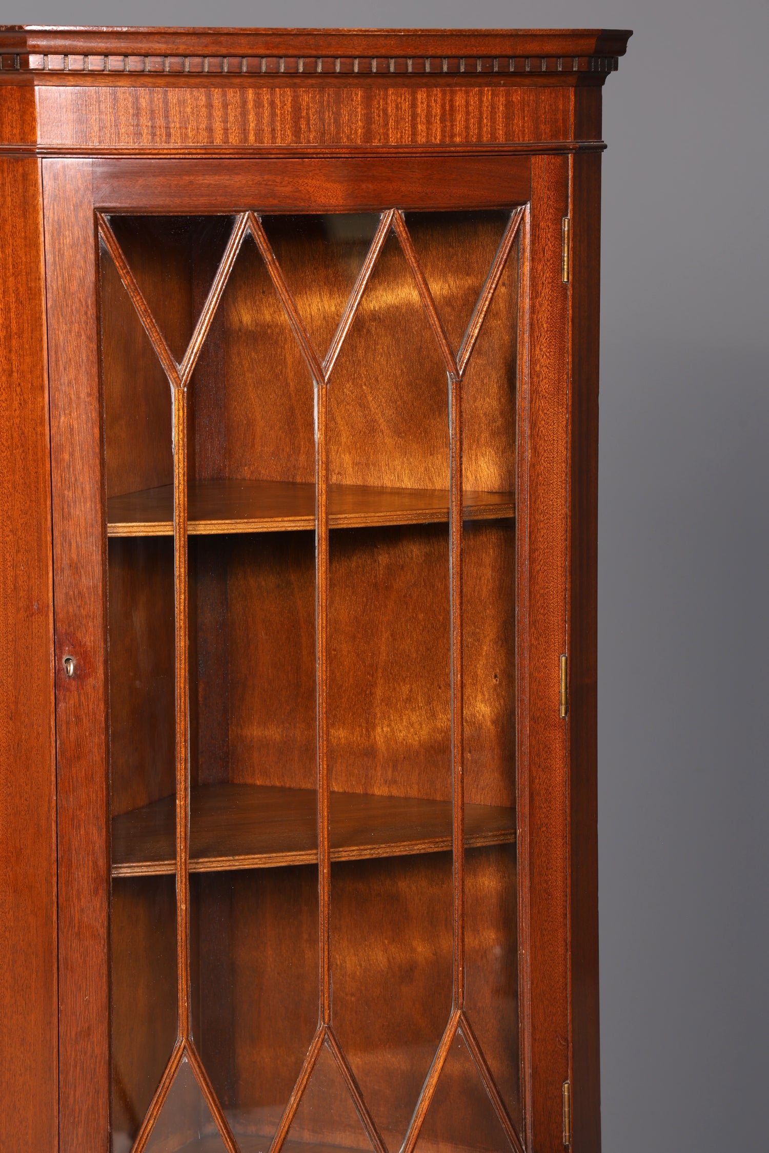 Wunderschöne Englische Eckvitrine Mahagoni 60er Echt Holz Schrank Eckschrank Glasvitrine Vitrine Vintage