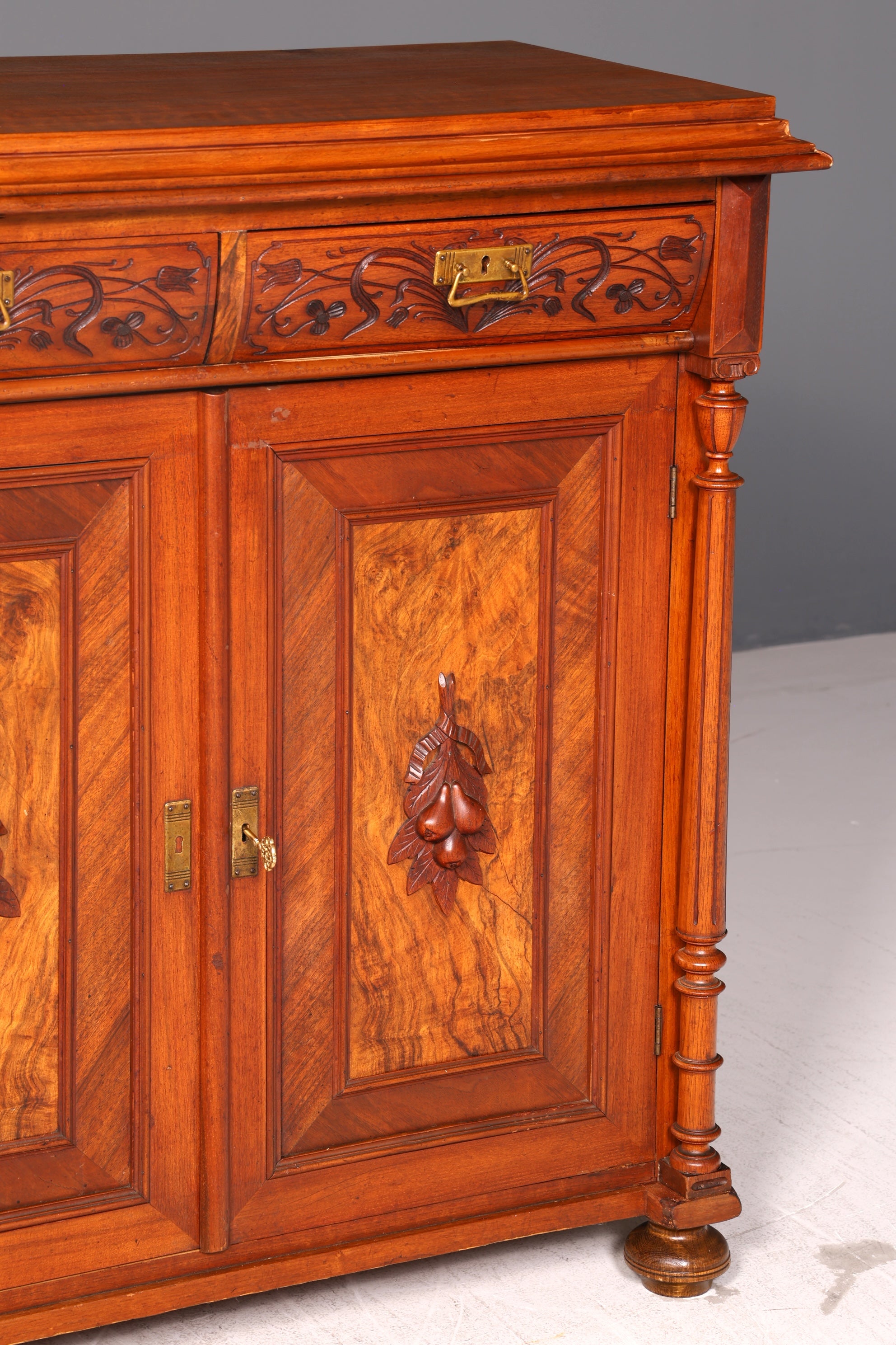 Traumhafter Gründerzeit Schrank Nussbaum Schnitzerei Halbschrank Kommode Antik Sideboard Buffet Vintage