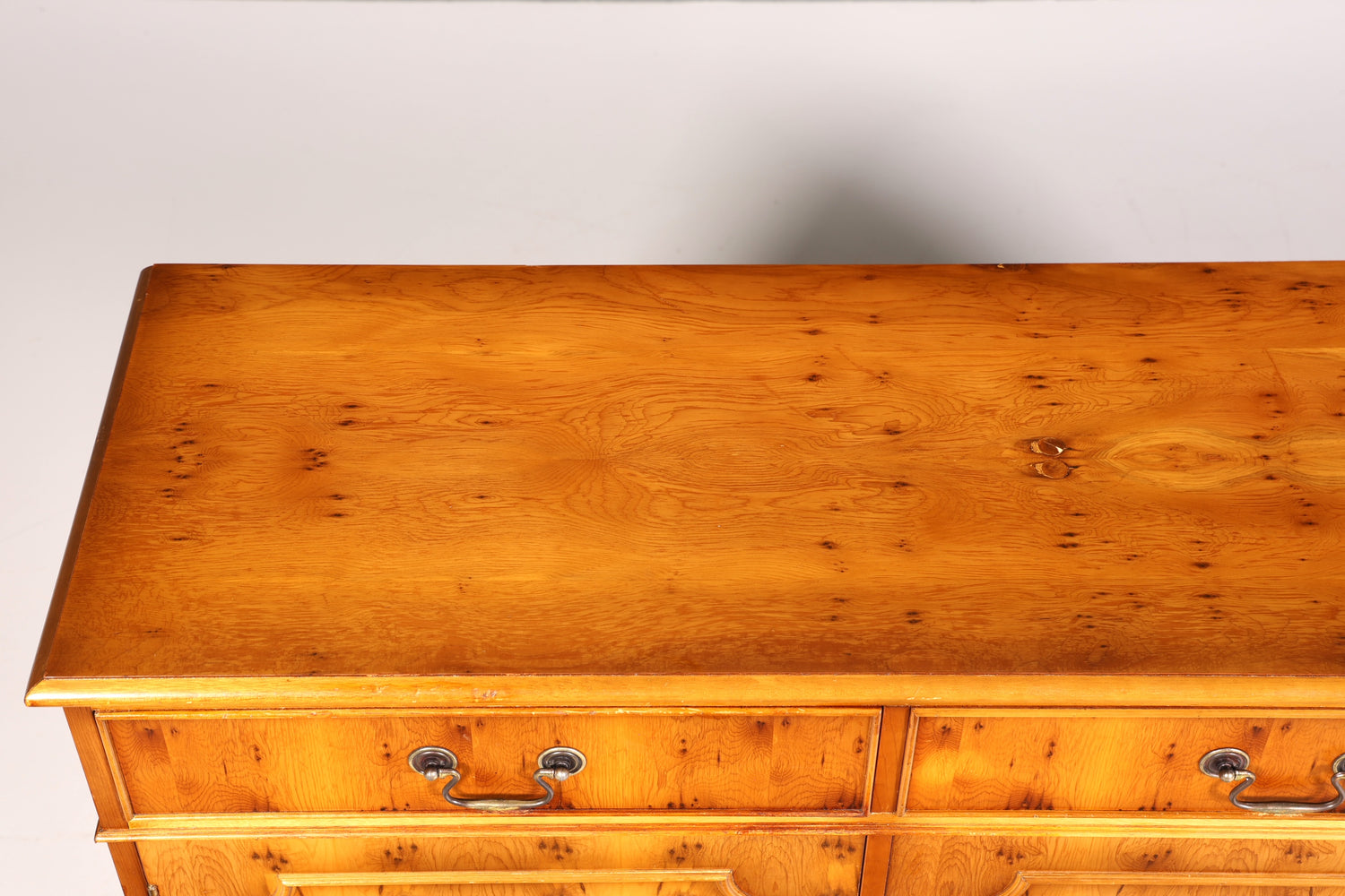 Magnifique buffet anglais, meuble ancien des années 1960, commode