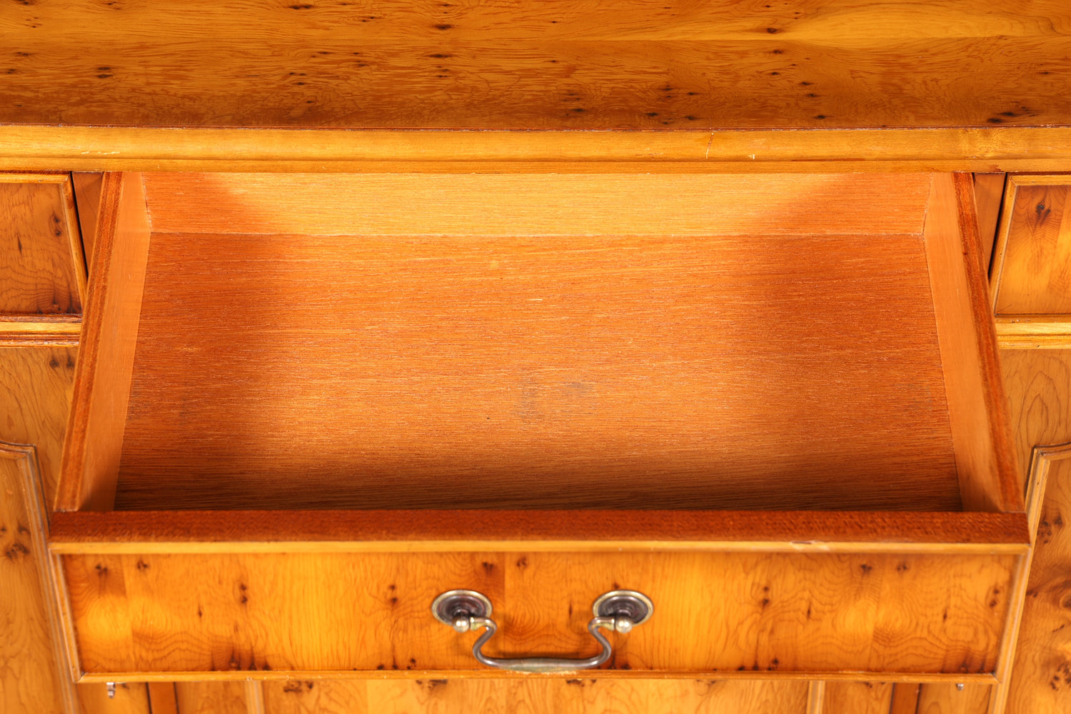 Magnifique buffet anglais, meuble ancien des années 1960, commode