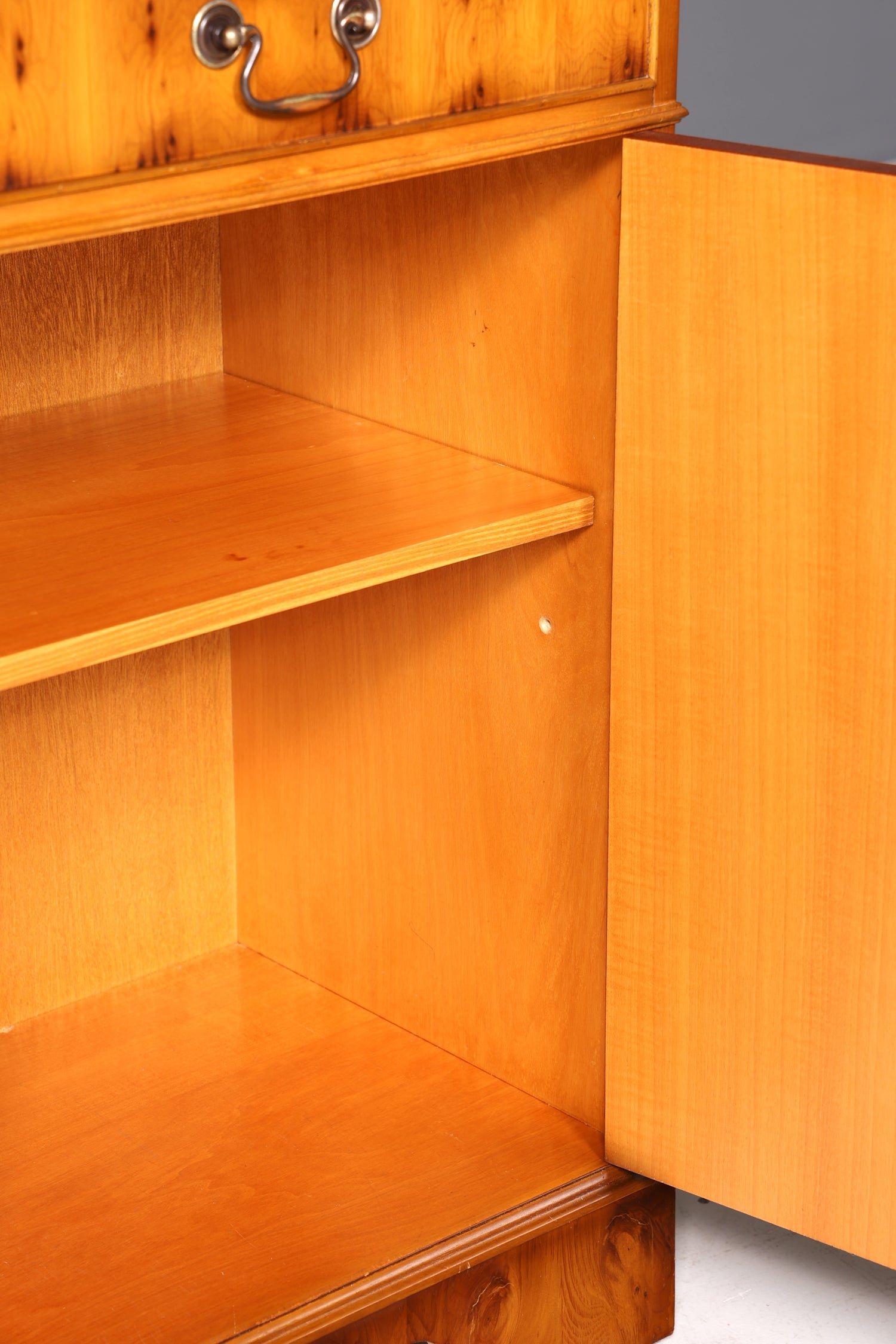 Magnifique buffet anglais, meuble ancien des années 1960, commode