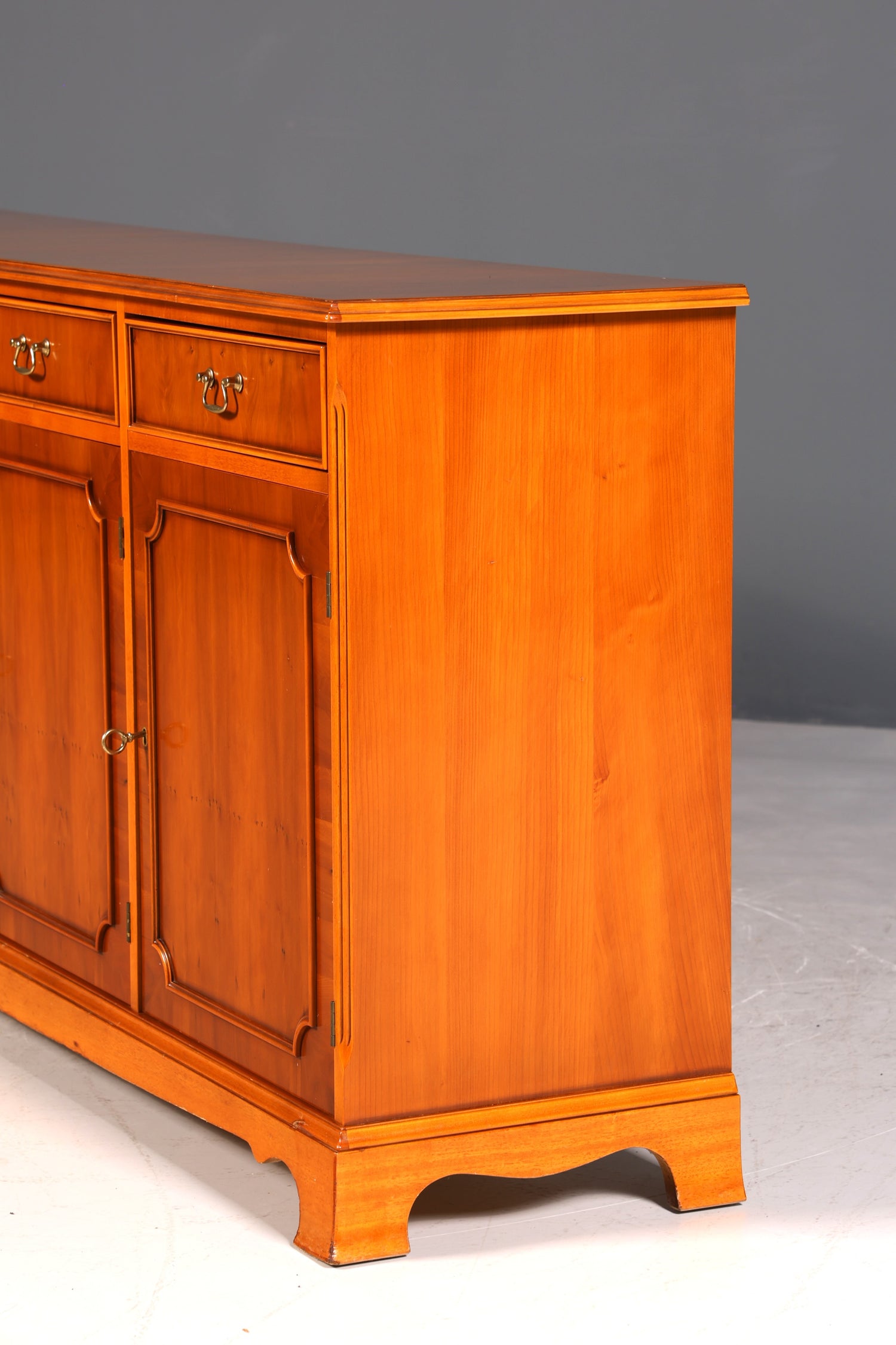 F991 Finish cm Wunderschönes Englisches Sideboard Eibe Schrank Antik Stil Buffetschrank Kommode