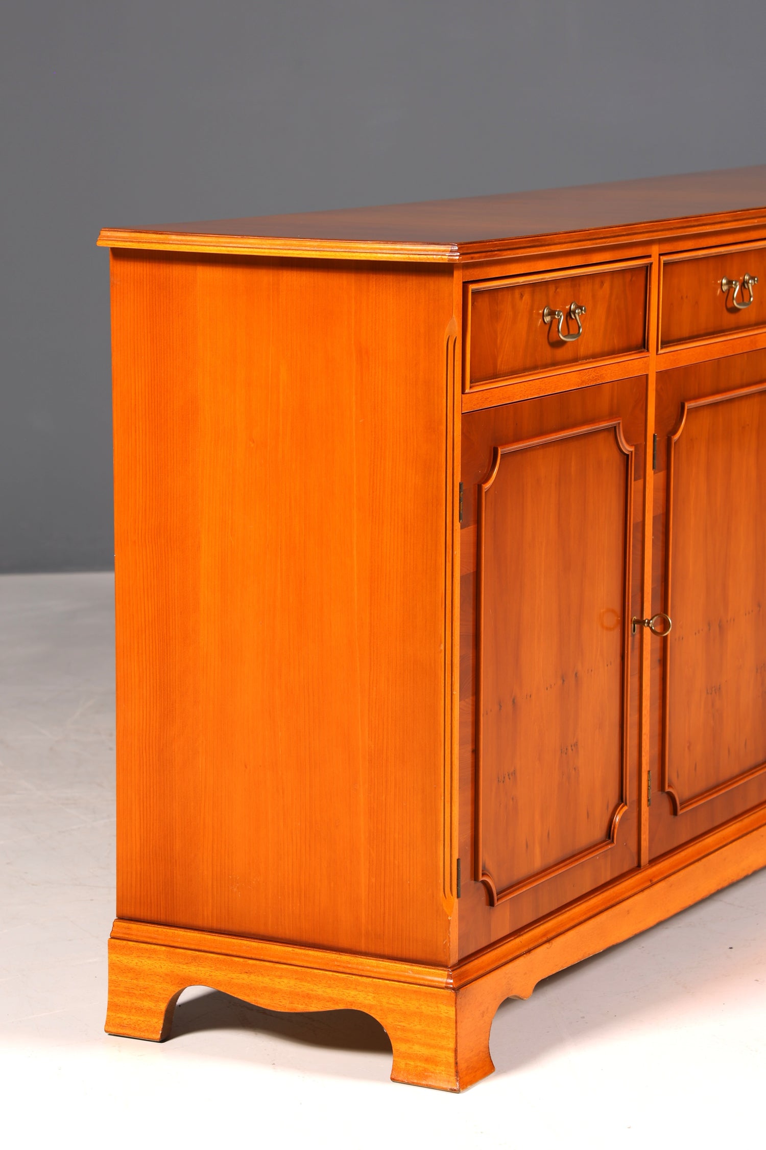 F991 Finish cm Wunderschönes Englisches Sideboard Eibe Schrank Antik Stil Buffetschrank Kommode