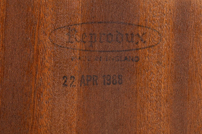 Wunderschöne Georgischer Eckvitrine Mahagoni Antik 50s echt Holz Schrank Englisch Eckschrank Glasvitrine