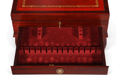 Hauptstadt Möblerei englischer Besteckkasten aus Mahagoni mit roter Lederauflage und gefütterter Schublade